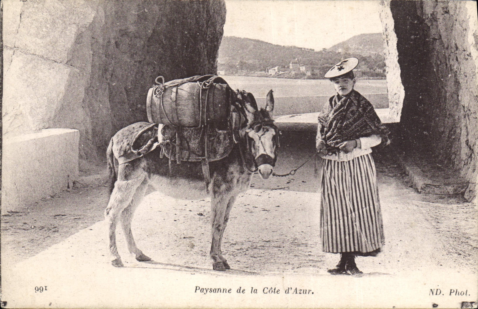 CPA Paysanne de la Cote d'Azur âne