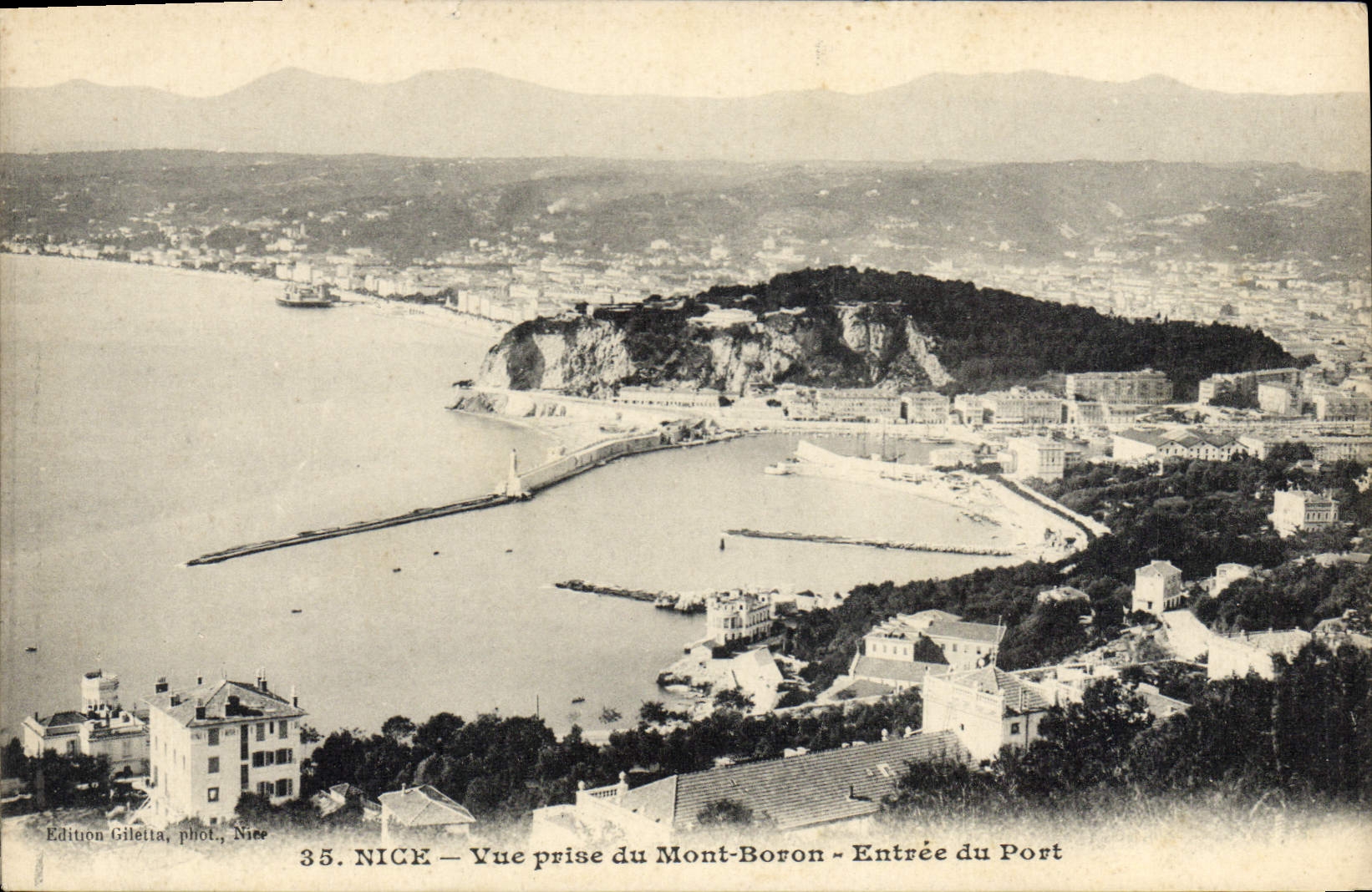 CPA Nice Vue prise du Mont Boron Entree du Port