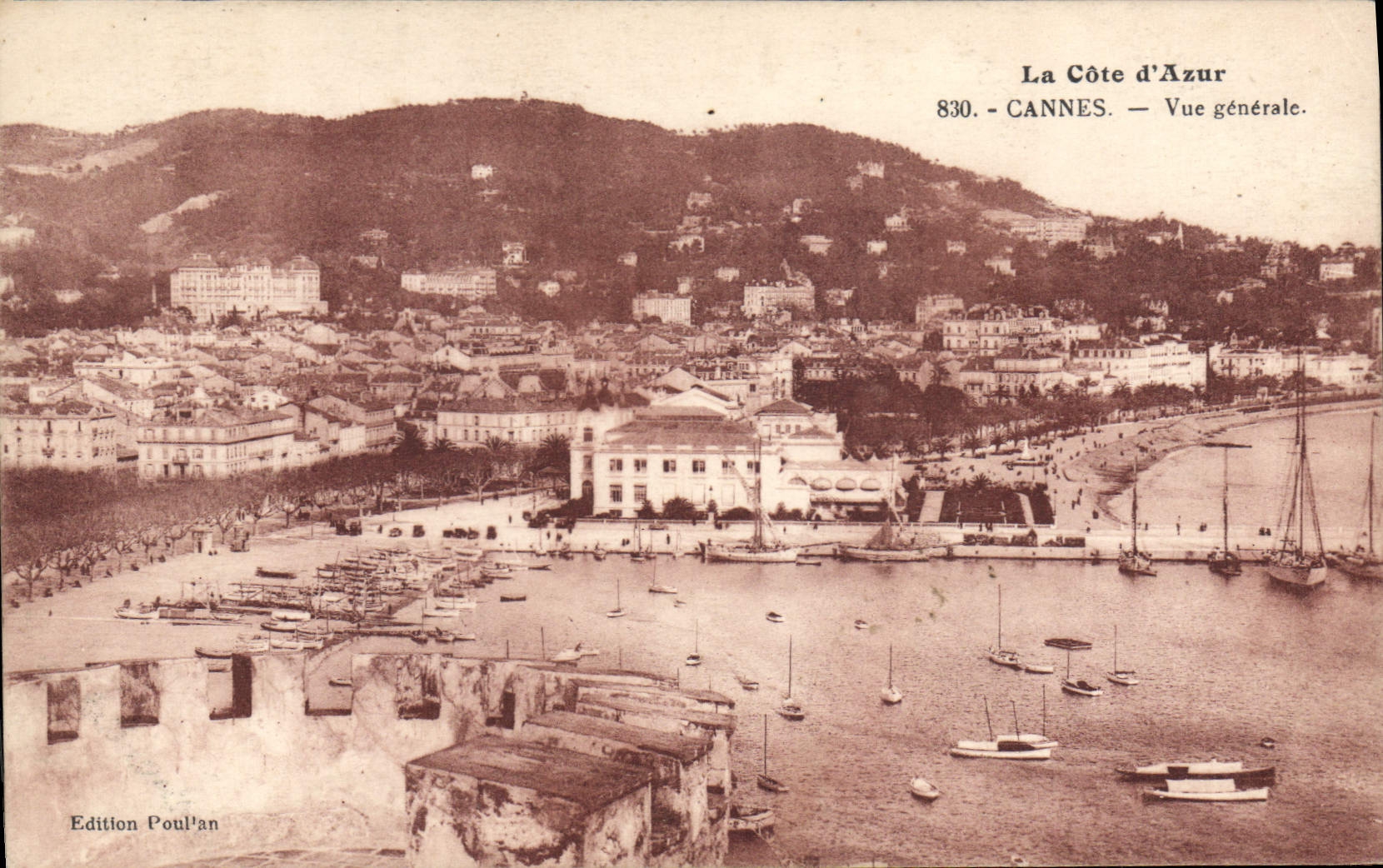 CPA La Cote d'Azur Cannes Vue generale 