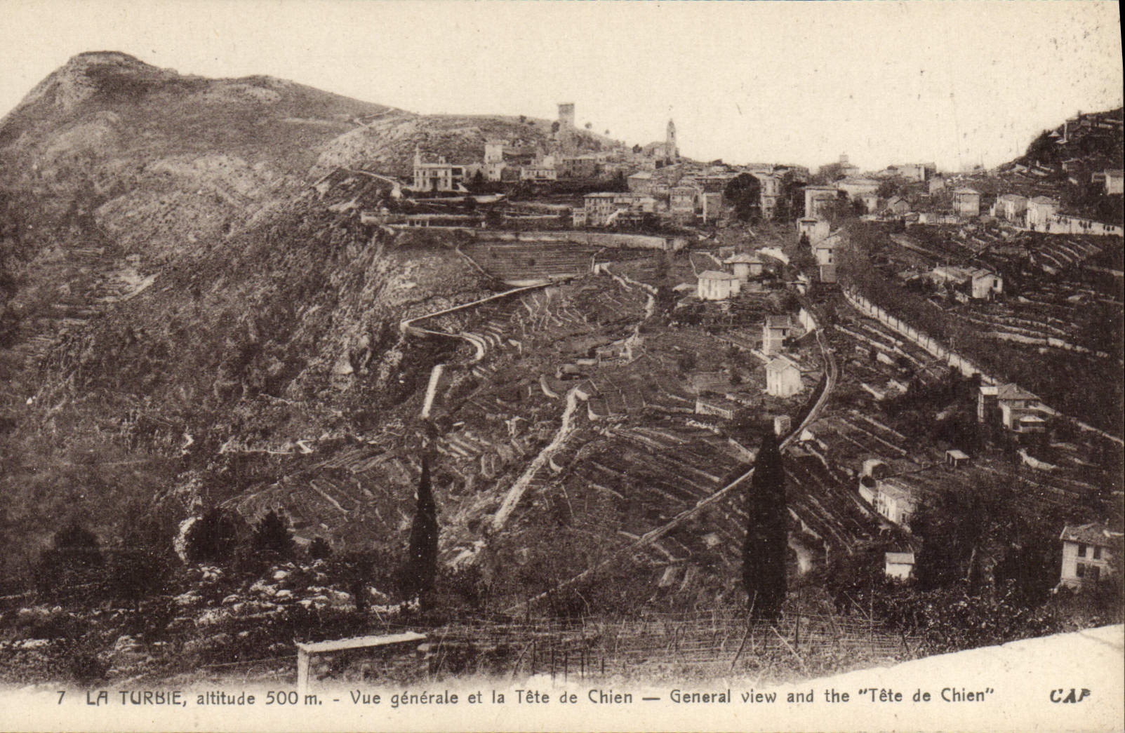 CPA La Turbie Vue generale et la Tete de Chien