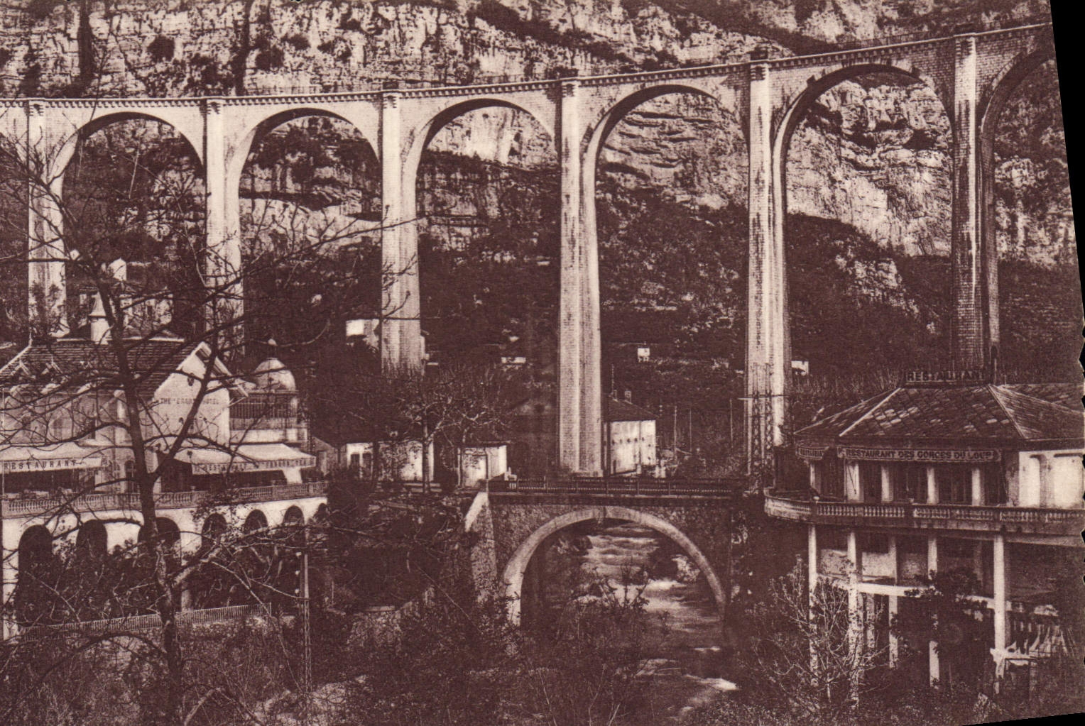 CPA Gorges du Loup L'Entree des gorges Le pont du Loup 