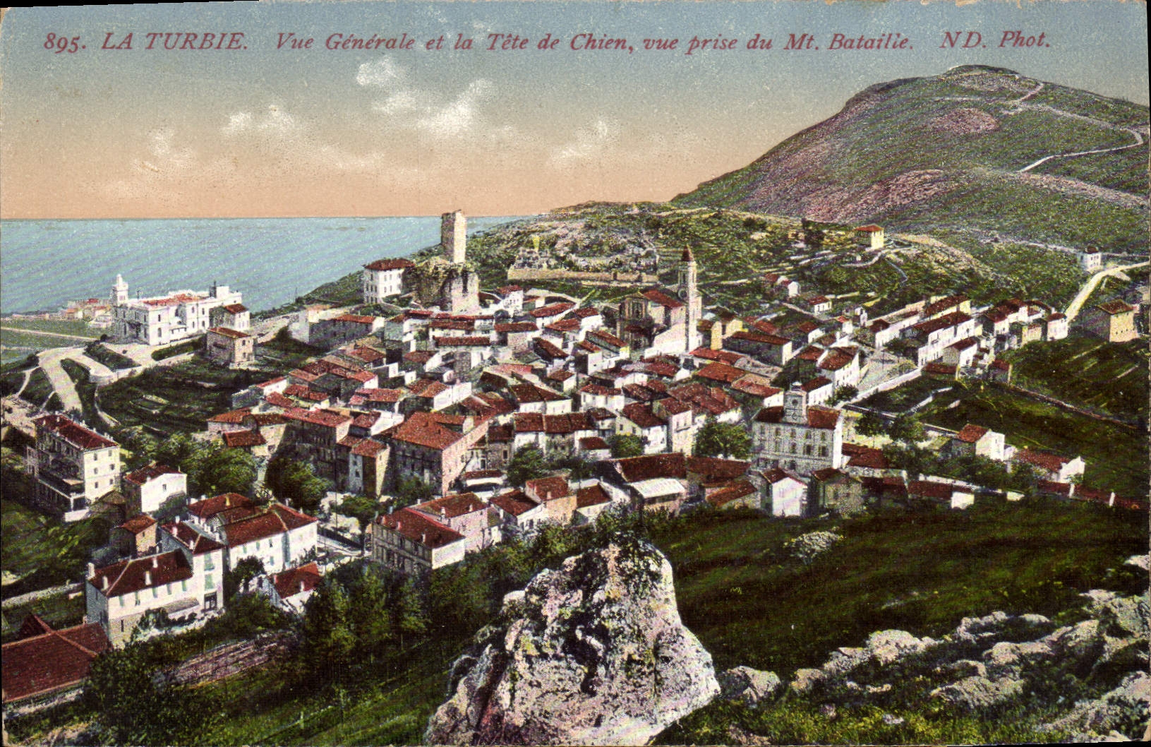 CPA La Turbie Vue generale et la Tete de Chien vue prise du Mt Bataille