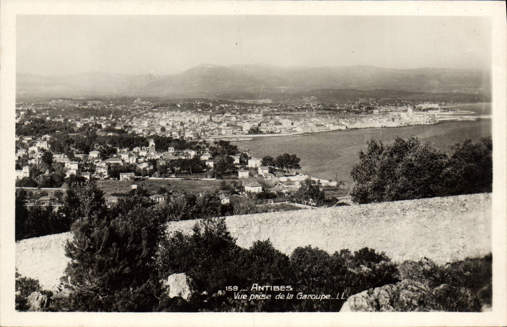 CPA Antibes vue prise de la Garoupe