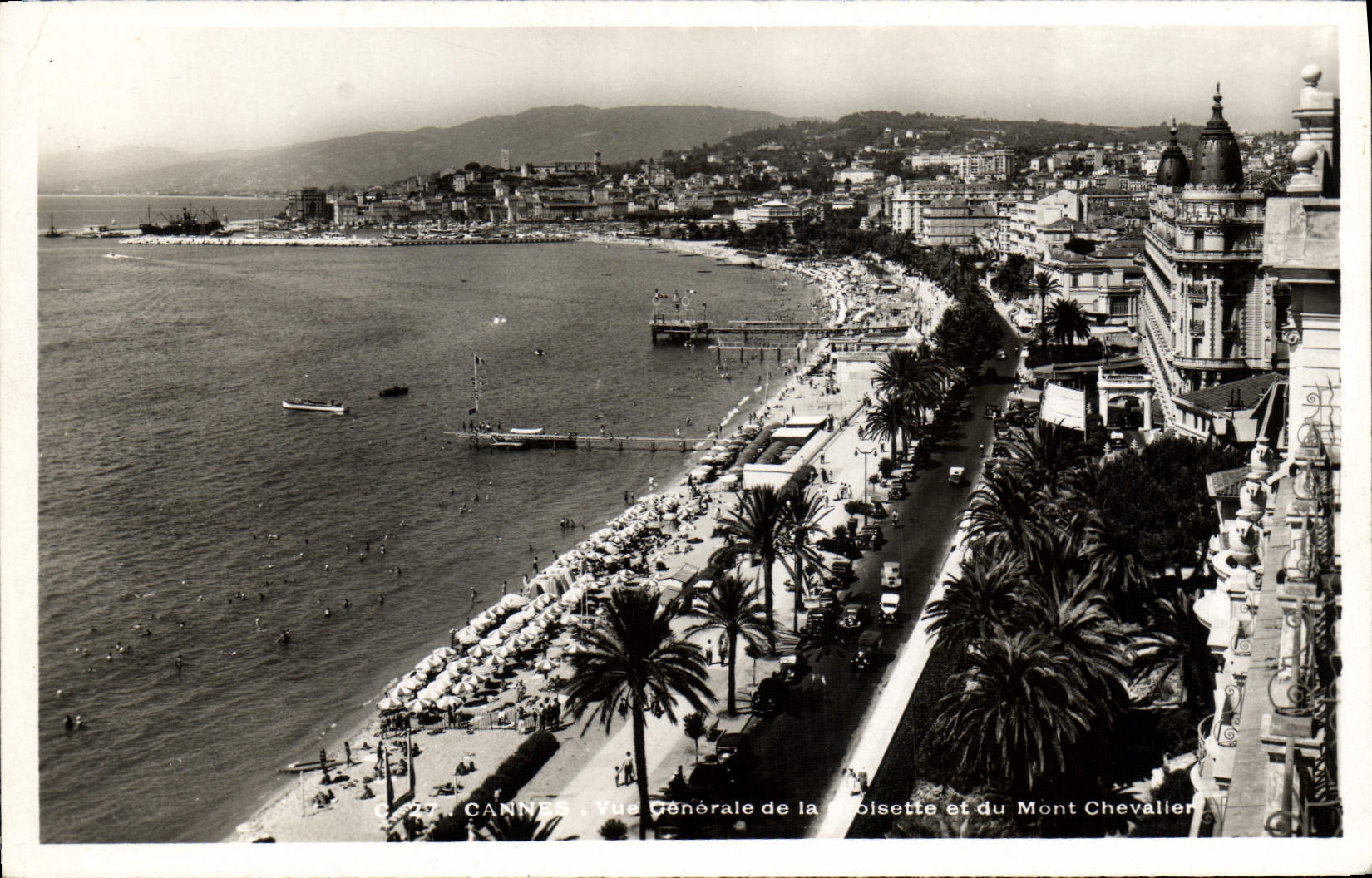 CPA Cannes Vue generale de la Croisette et du Mont Chevalier 