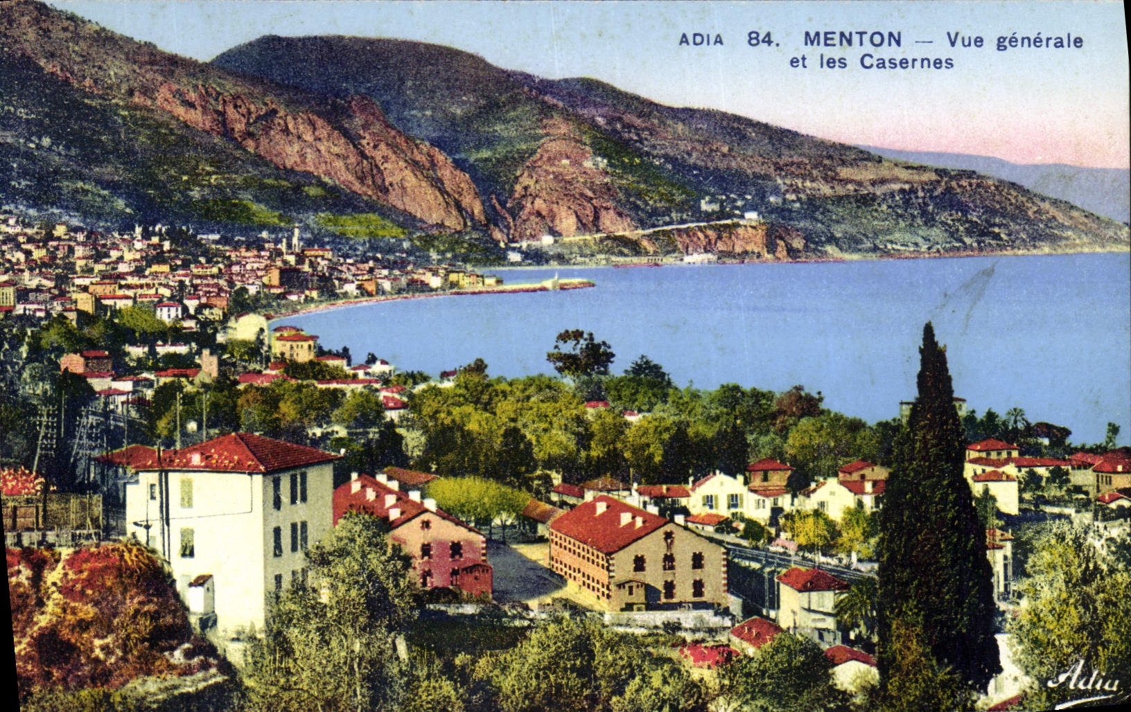 CPA Menton Vue generale et les Casernes 