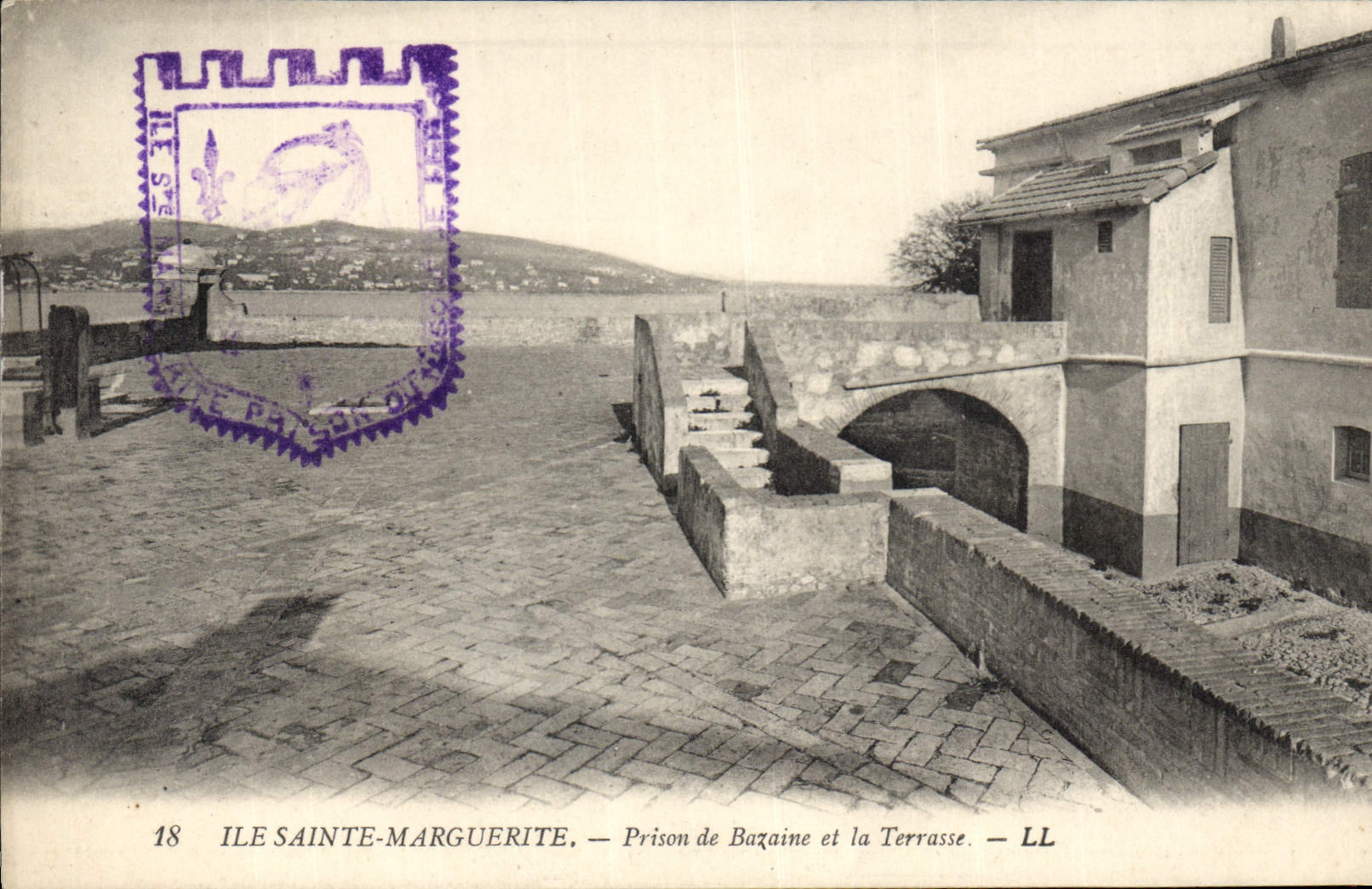 CPA Ile Sainte Marguerite Prison de Bazaine et la Terrasse 