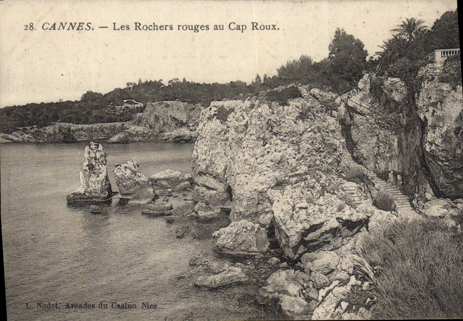 CPA Cannes Les Rochers rouges au Cap Roux