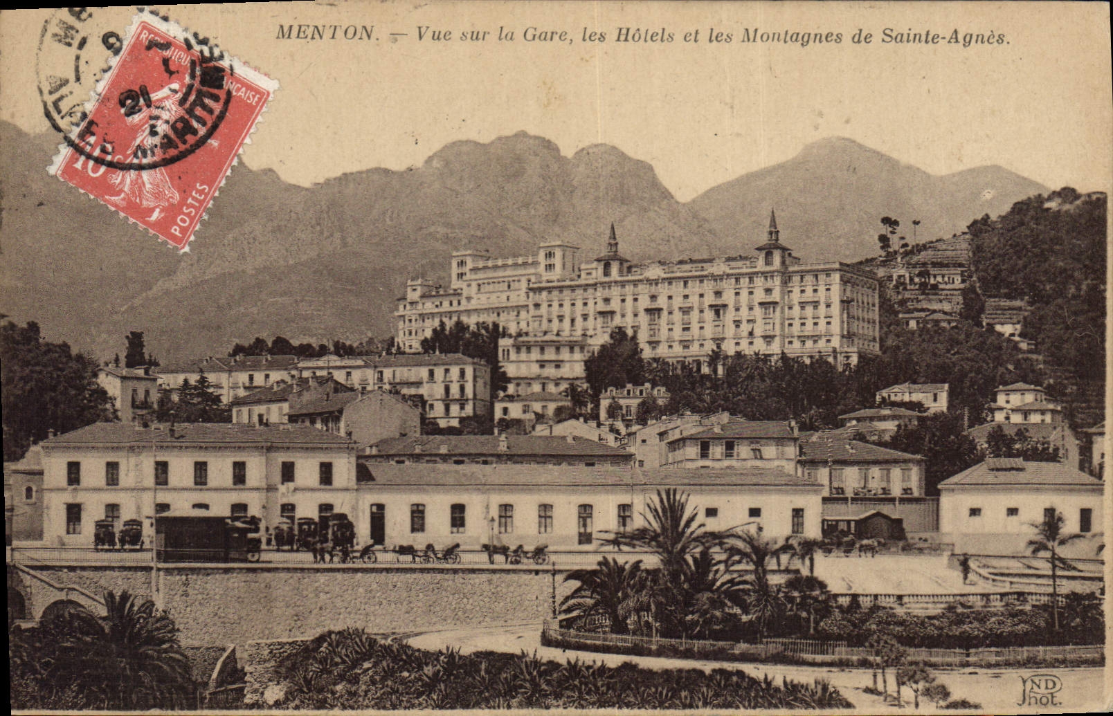 CPA Menton Vue sur la Gare les Hotels et les Montagnes de Sainte Agnes
