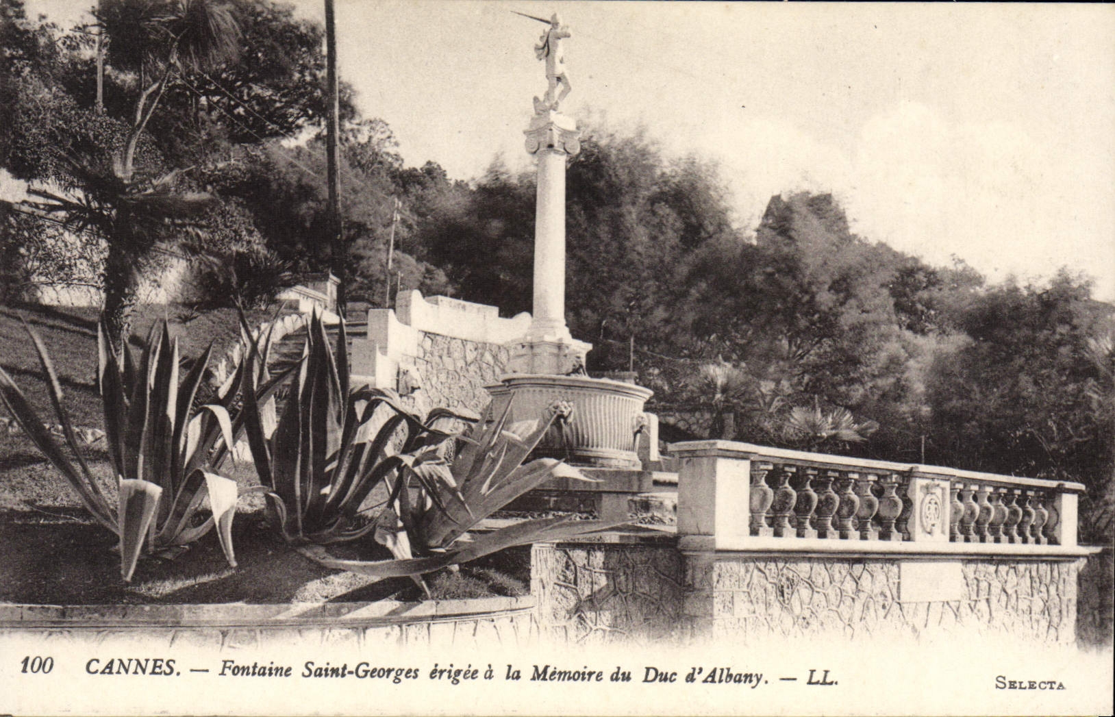 CPA Cannes Fontaine Saint Georges erigee a la Memoire du Duc d'Albany 