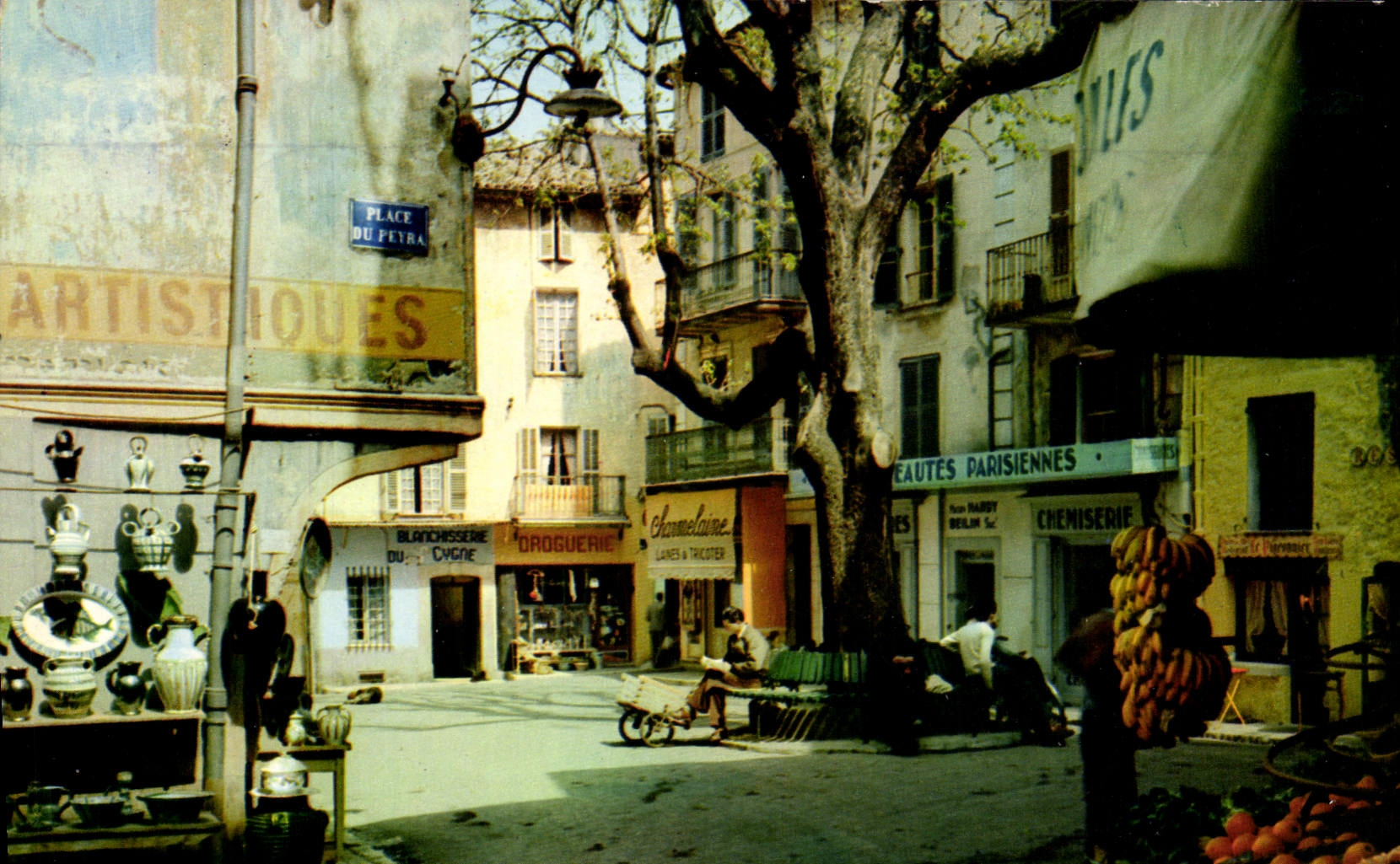 CPSM Couleurs et Lumiere de France La Cote d'Azur miracle de la nature Vence Place du Peyra