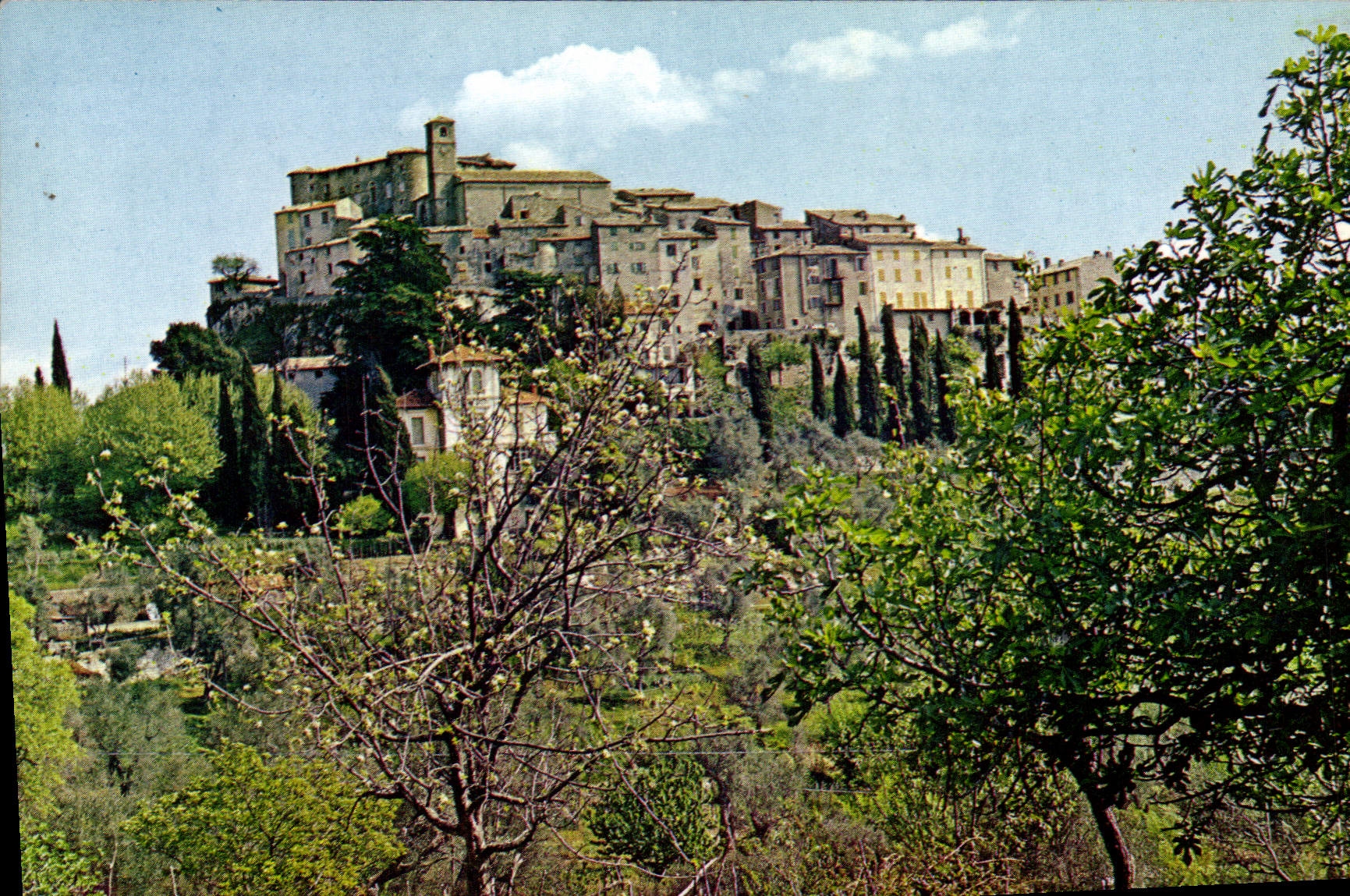 CPSM Vues et Paysages de France Un village perche qui surplombe le Var Carros 