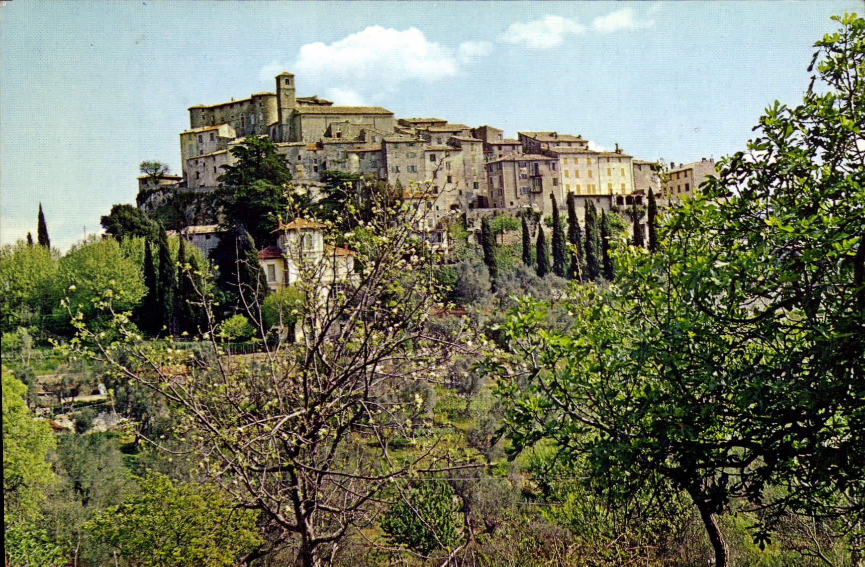 CPSM Vues et Paysages de France Un village perche qui surplombe le Var Carros 