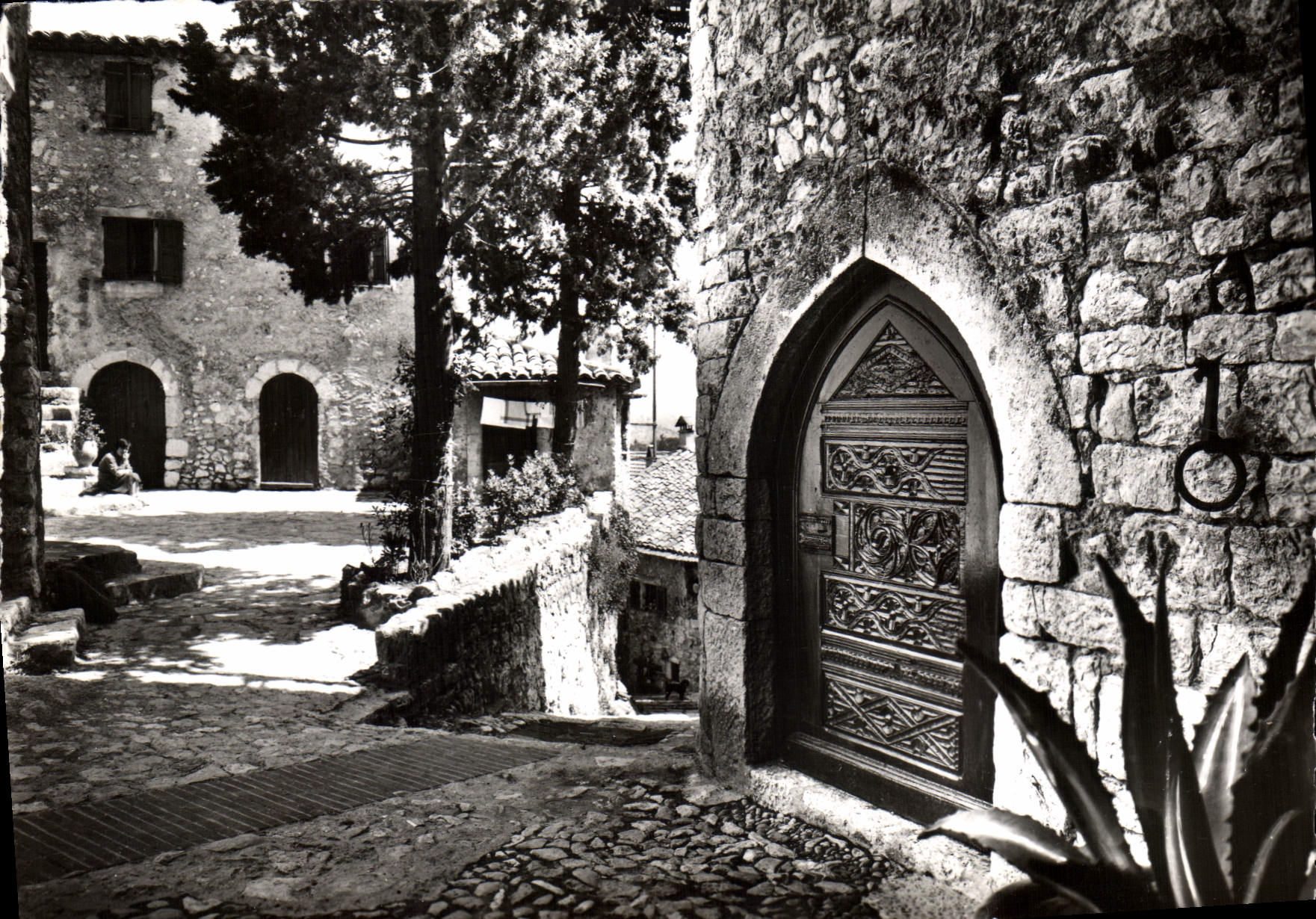 CPSM Cote d'Azur Eze Village Une vieille rue pittoresque