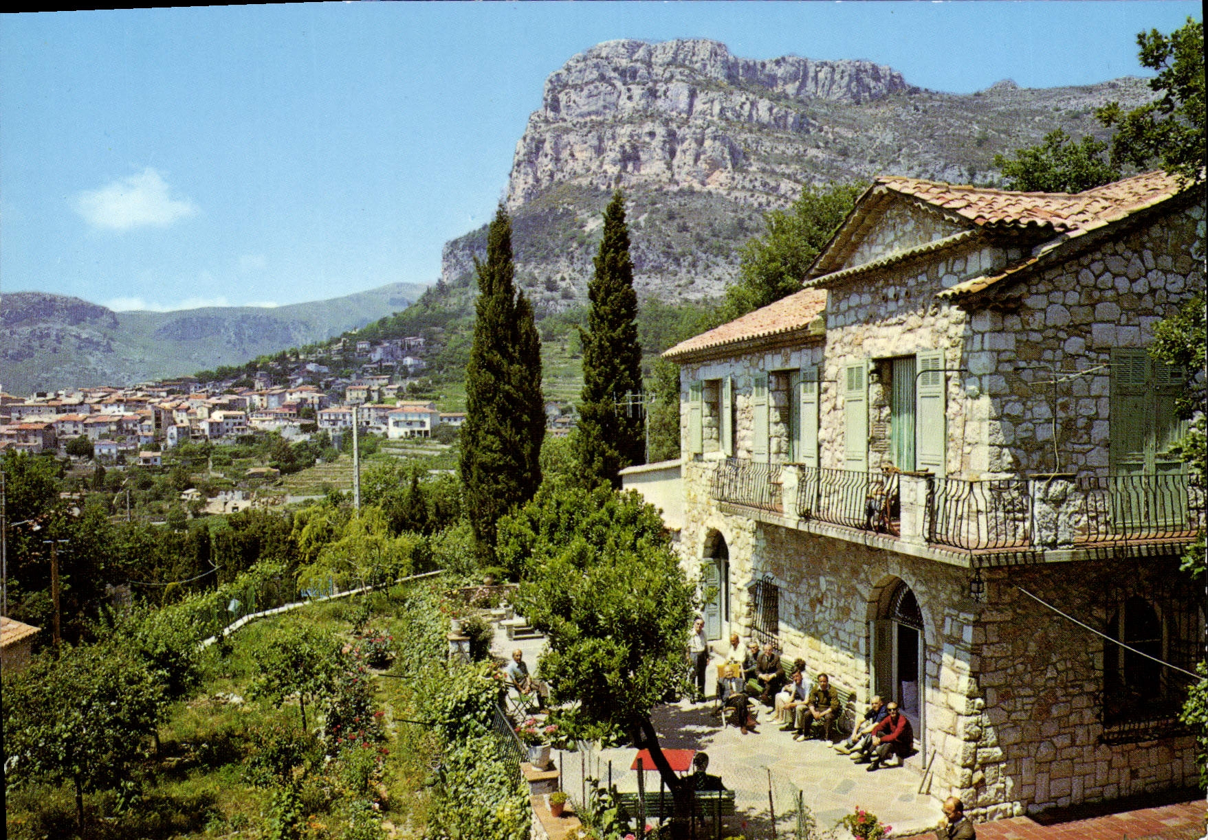 CPSM Cote d'Azur Saint Jeannet A M les Chenes au fond le Baou et le village