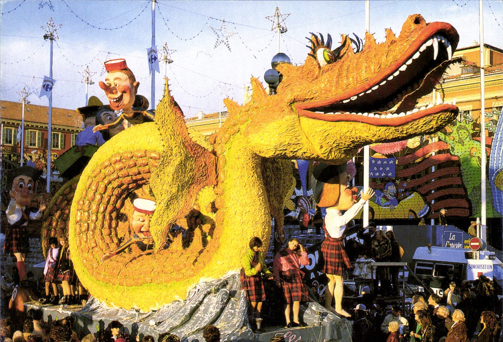 CPSM Carnaval de Nice Roi des villes du monde char du defile carnavalesque serpent de mer
