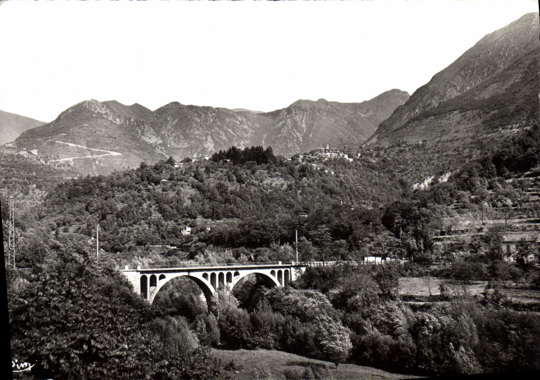 CPSM Boulene Vesubie A M station et Cure d'Air vue sur la valle de la Vesubie dans le fond la Bollen