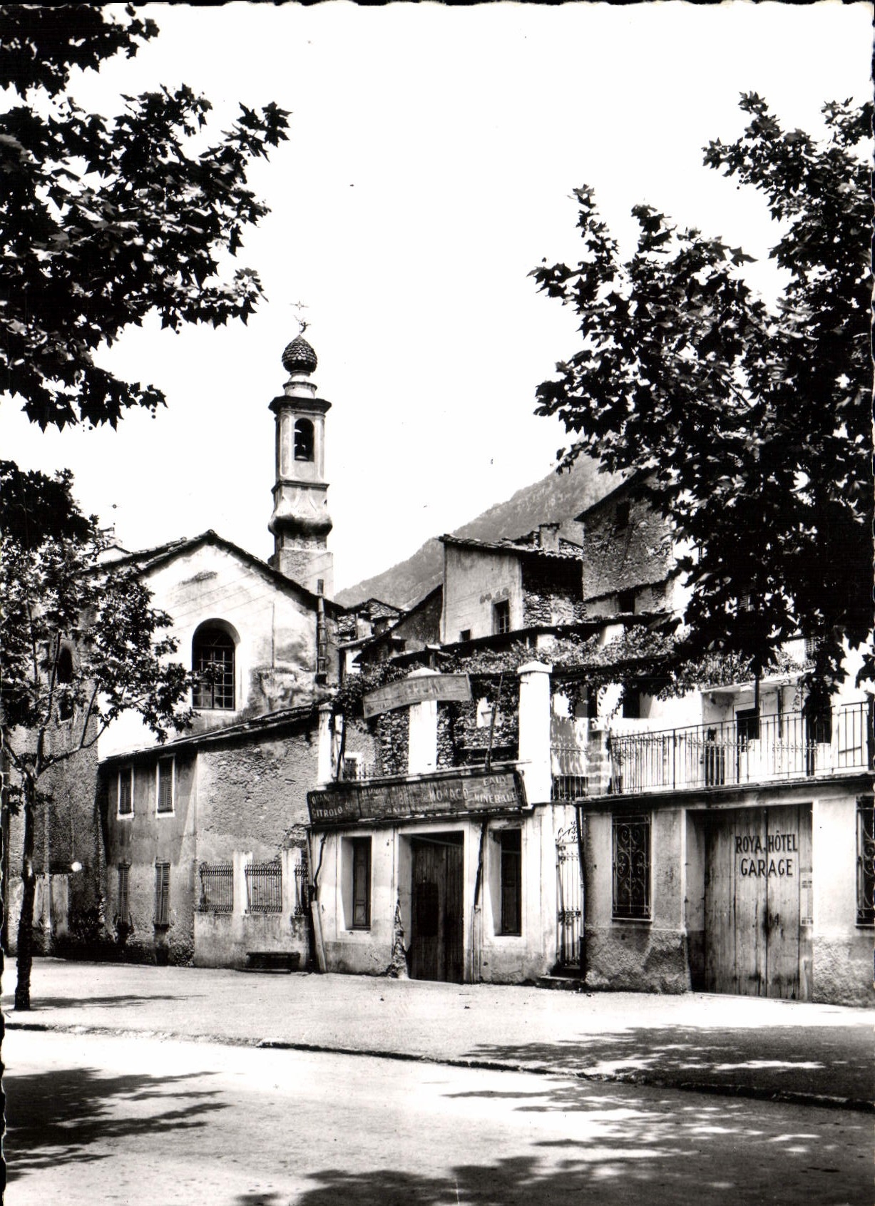 CPSM Breil sur Roya (A M) Un Coin du Village et la Chapelle Ste Catherine