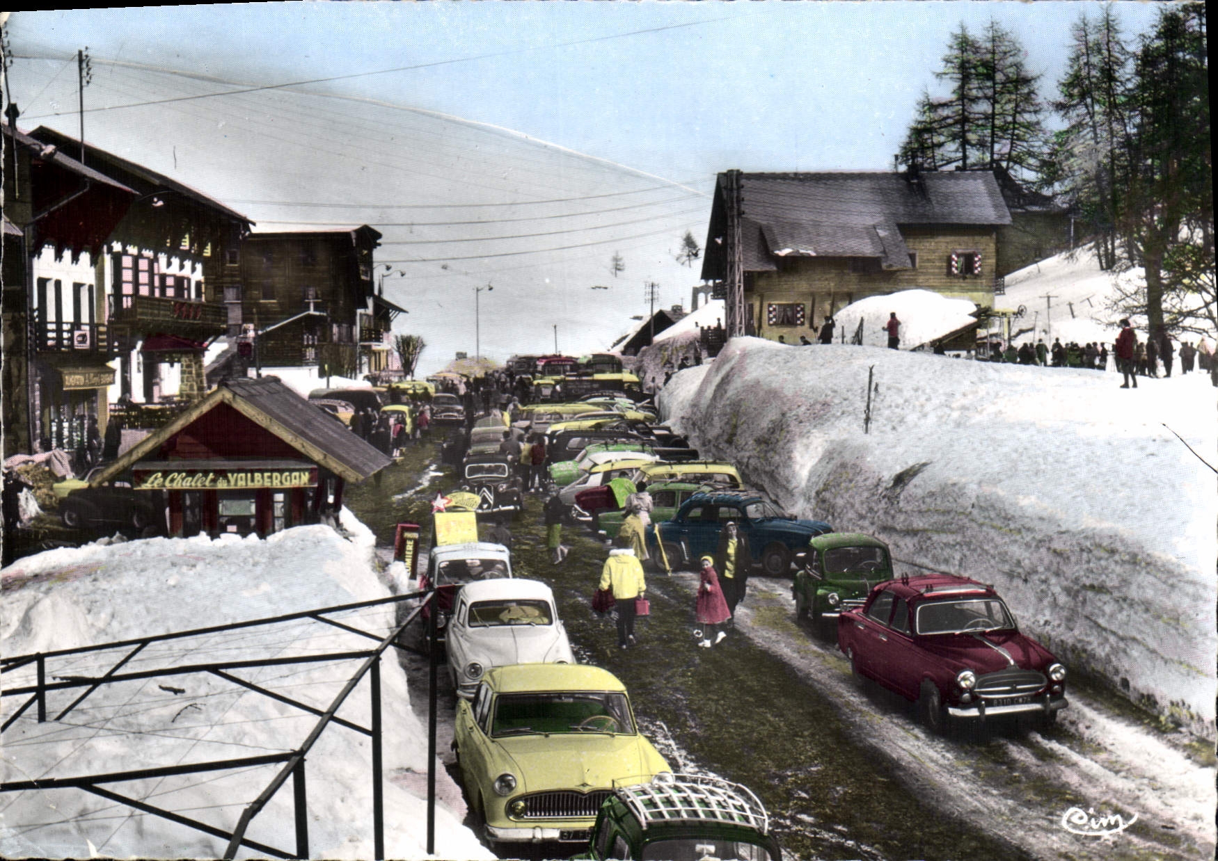 CPSM Centre de Valberg alt 1689 m Vue route de Peone en hiver