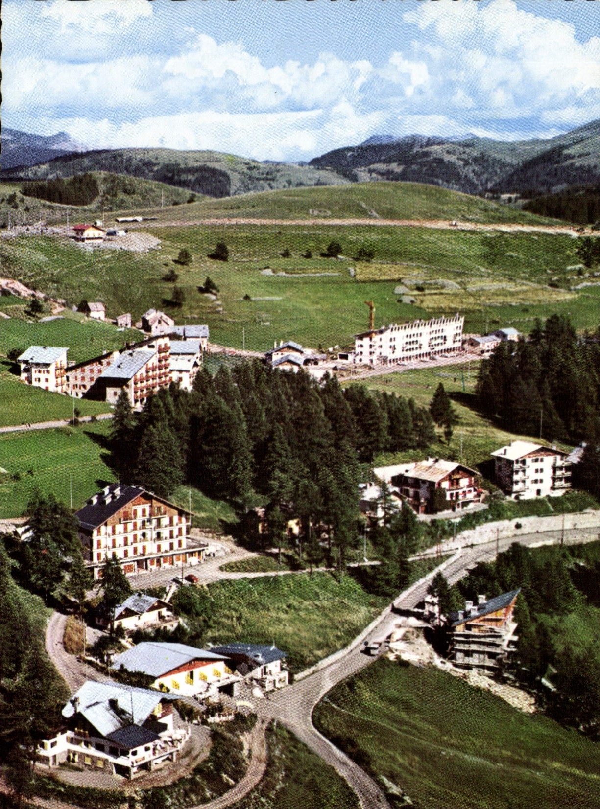 CPSM Valberg (A Mar) Alt 1700 m Station estivale et Sports d'Hiver Vue aerienne sur la route de Peon