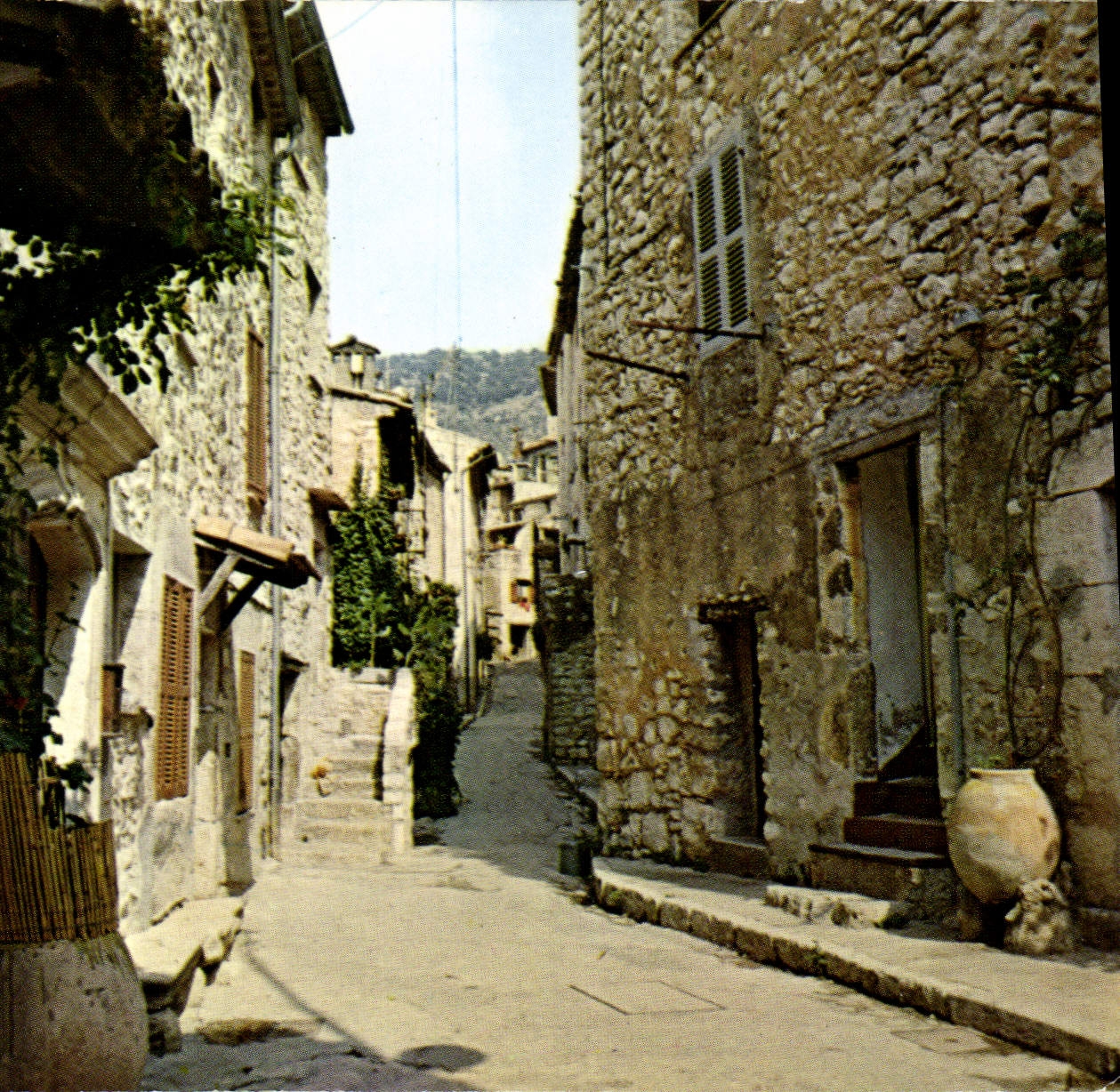 CPSM Tourrettes sur Loup (alt 400m) et ses vieilles rues
