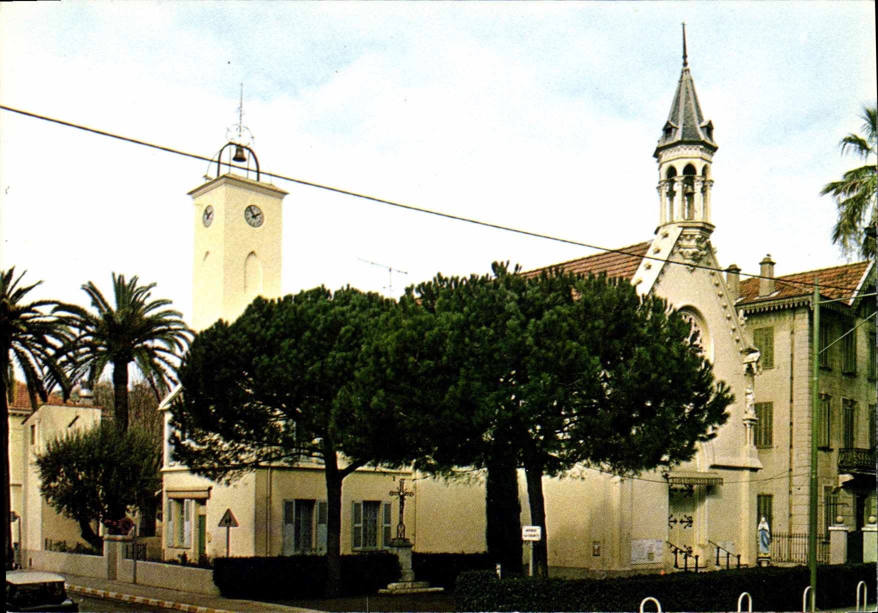 CPSM Golfe Juan L'Eglise Saint Pierre