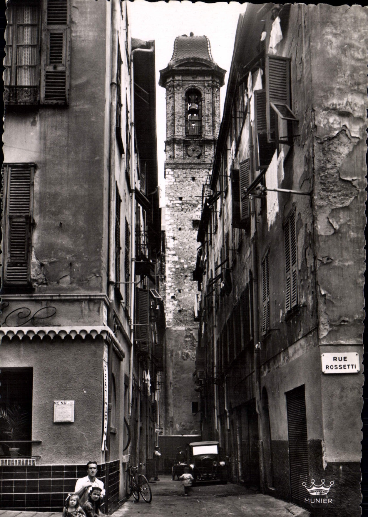 CPSM Nice L'Eglise du Gesu rue Droit Monument historique du XVI siecle Le CLocher vu de la rue de la