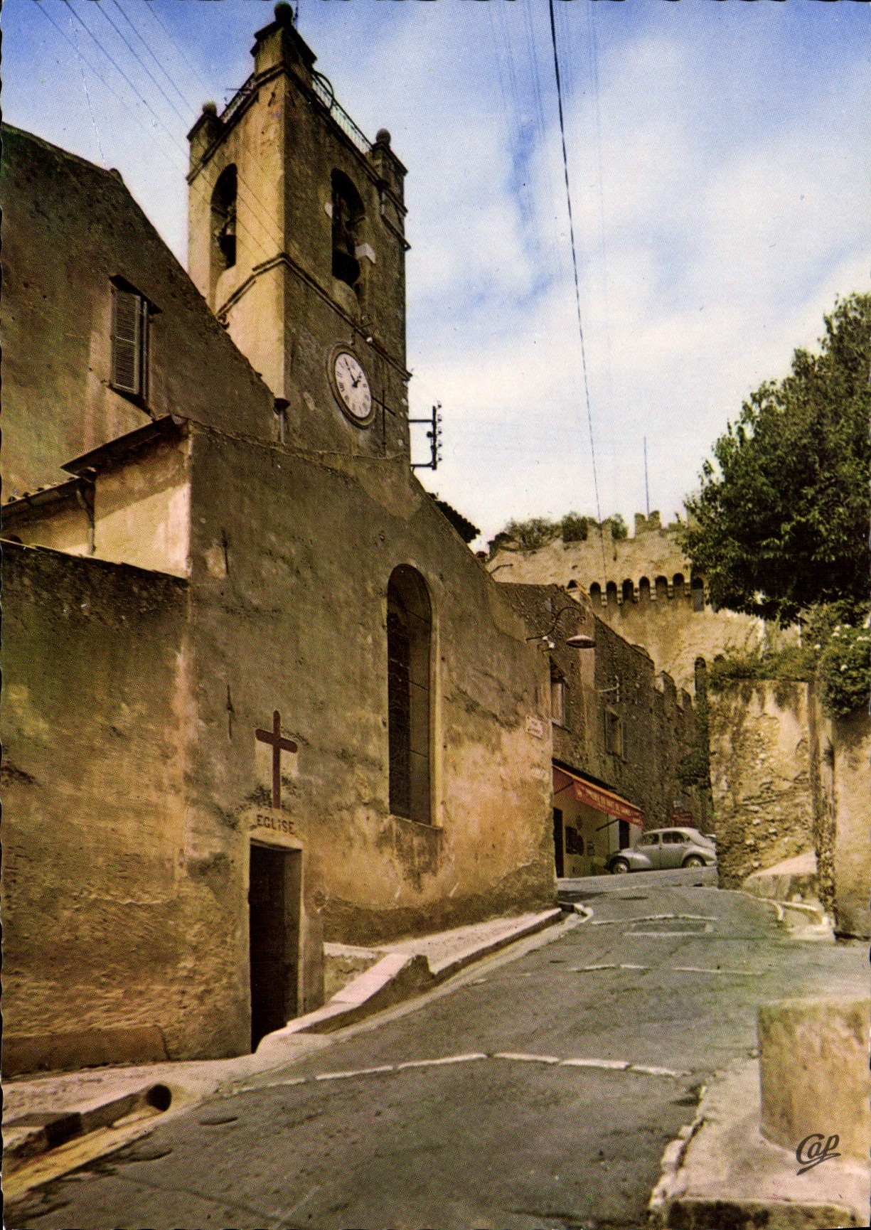 CPSM Cagnes sur Mer (Alpes Maritimes) L'Eglise et le cote ouest du Chateau Grimaldi