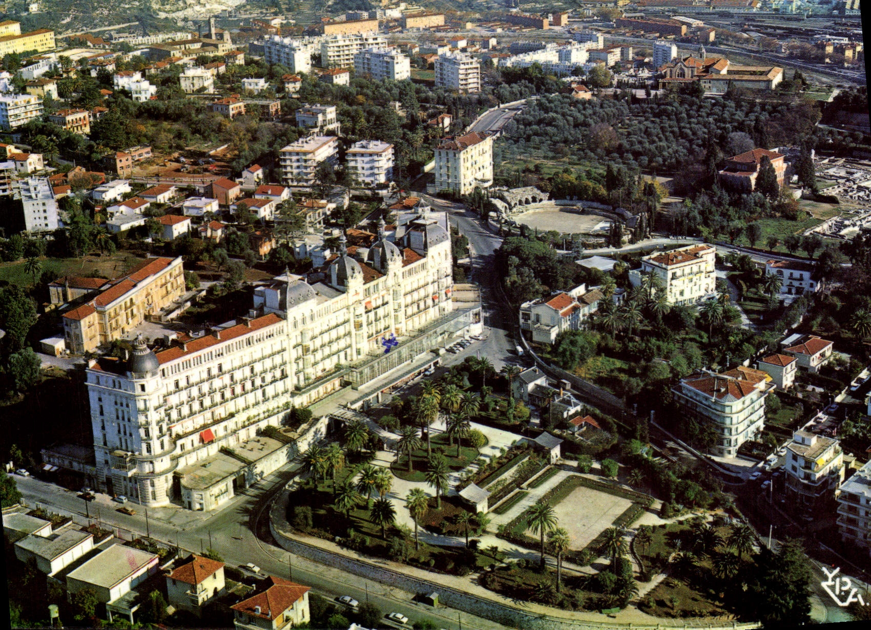 CPSM Nice Au soleil de la Cote d'Azur Vue panoramique du Regina des arenes et des jardins du Monaste