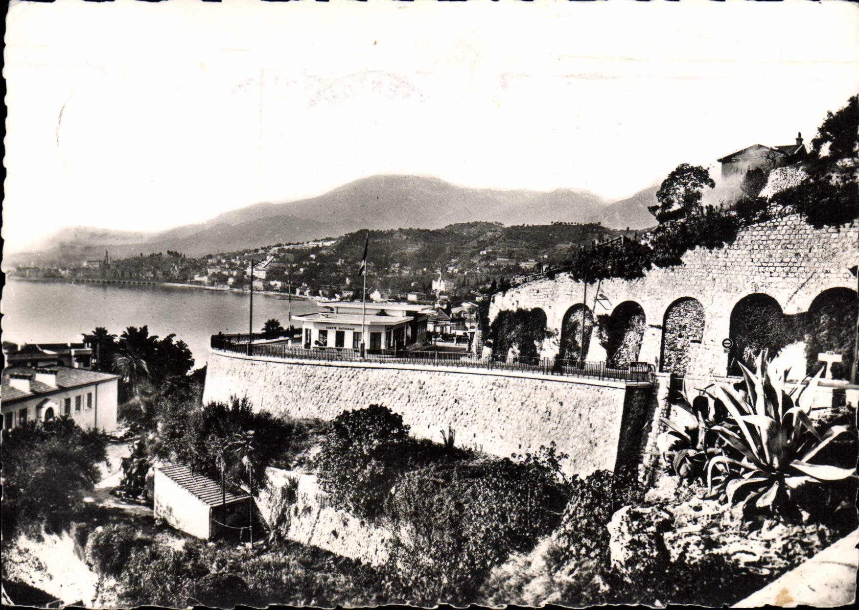 CPSM Menton (A M) Vue generale La Frontiere italienne