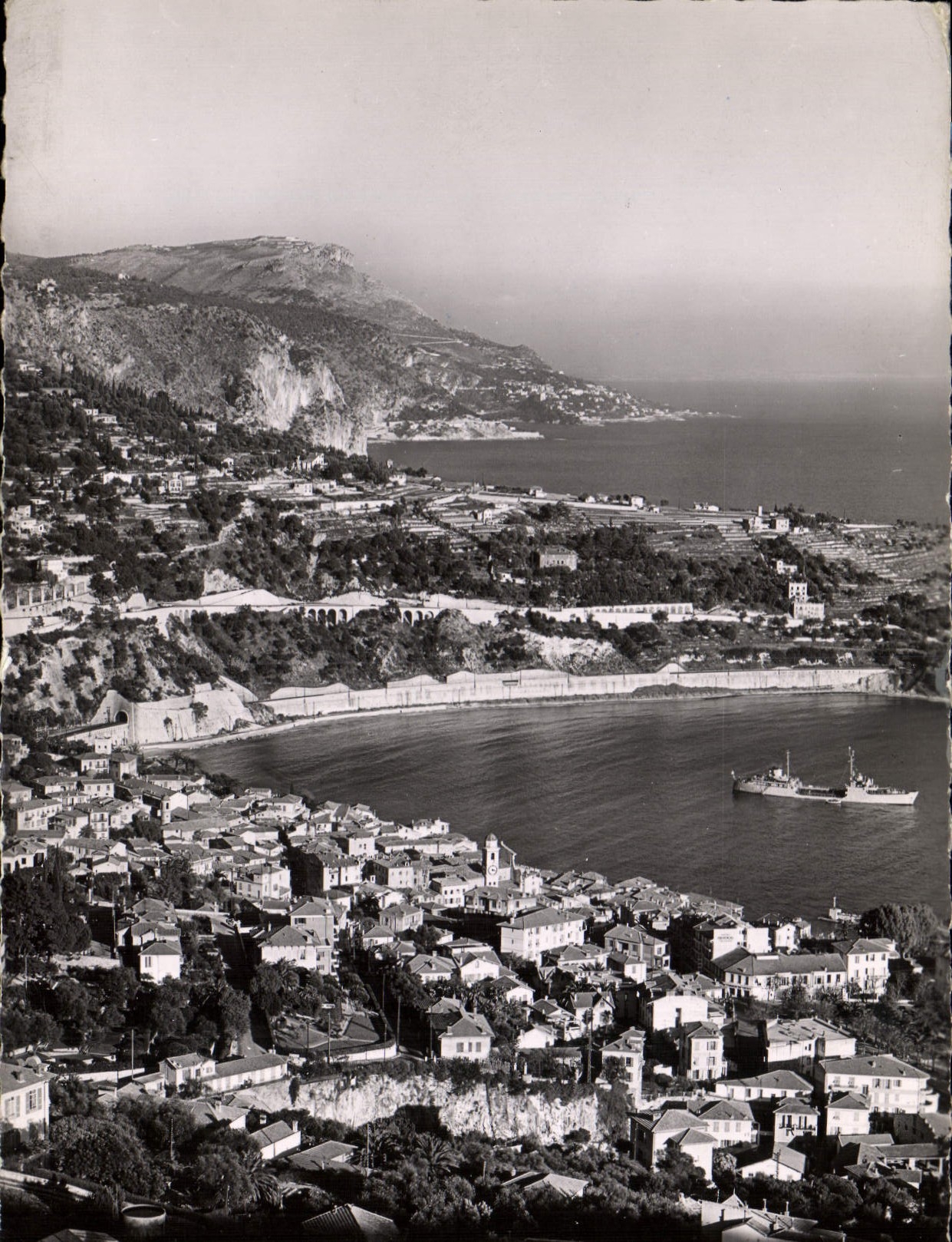 CPSM Villefranche sur Mer Vue generale Au Fond le Cap d'Ail et la Tete de Chien