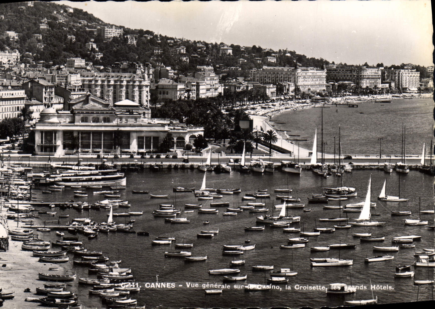 CPSM Cannes Vue generale sur le Casine la Croisette les grands Hotel