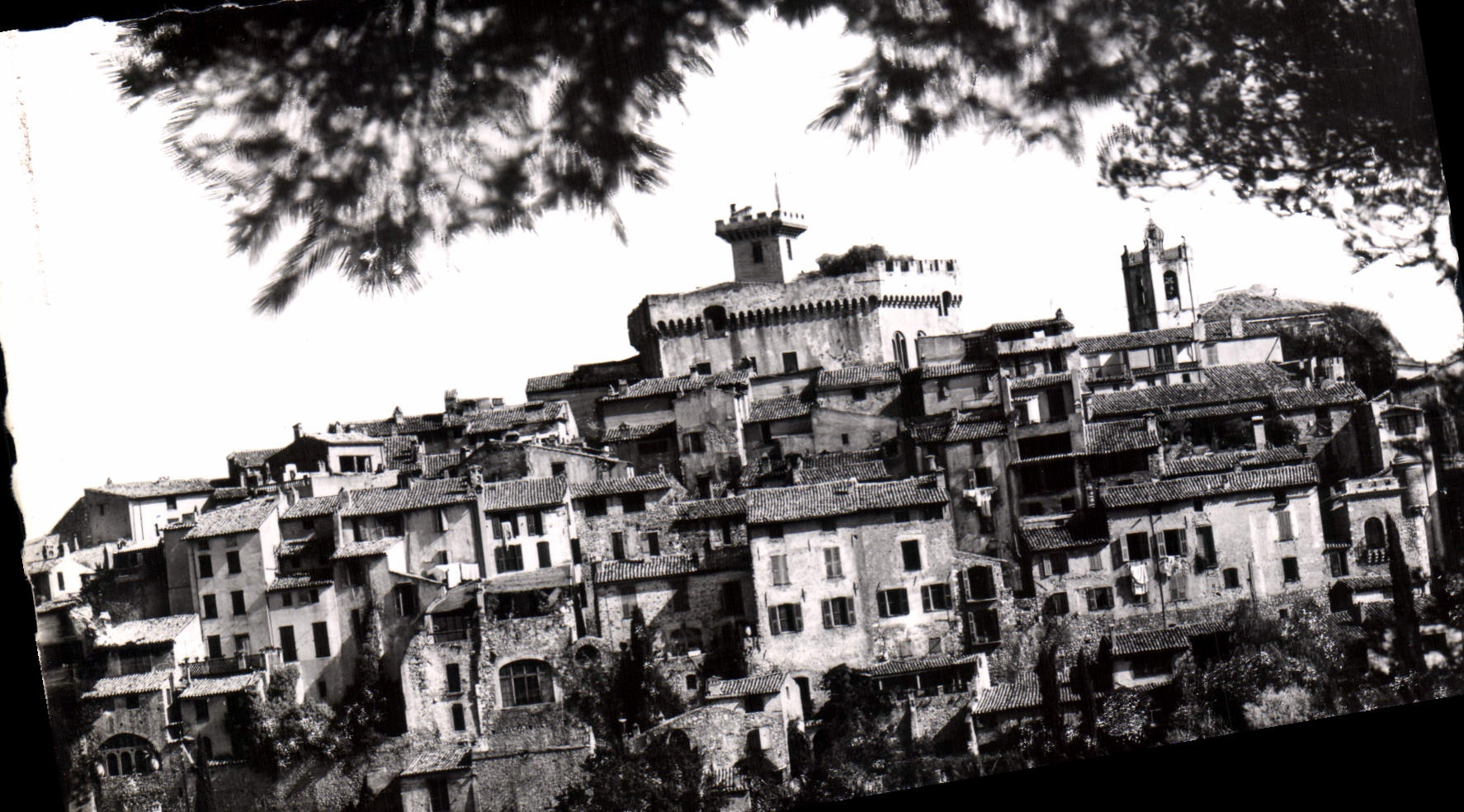 CPSM Cagnes sur Mer Vue sur le Vieux Cagnes et le Chateau des Grimaldi