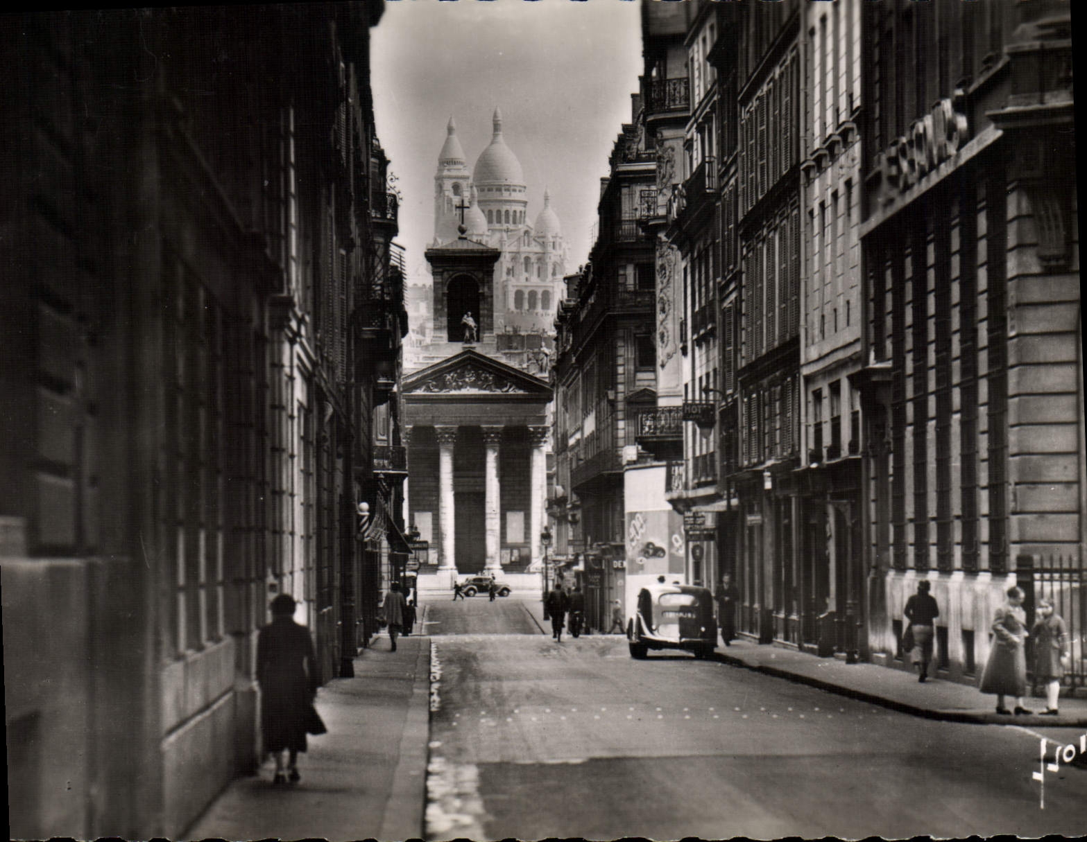 CPSM Paris en Flanant Rue Laffitie Eglise N D le Larette et Basilique du Sacre Coeur