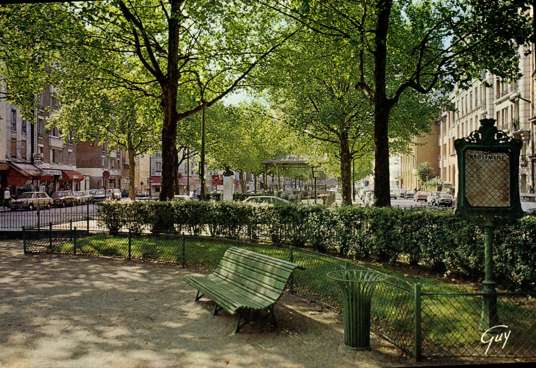 CPSM Paris et Ses Merveilles Le Square Georges Courteline