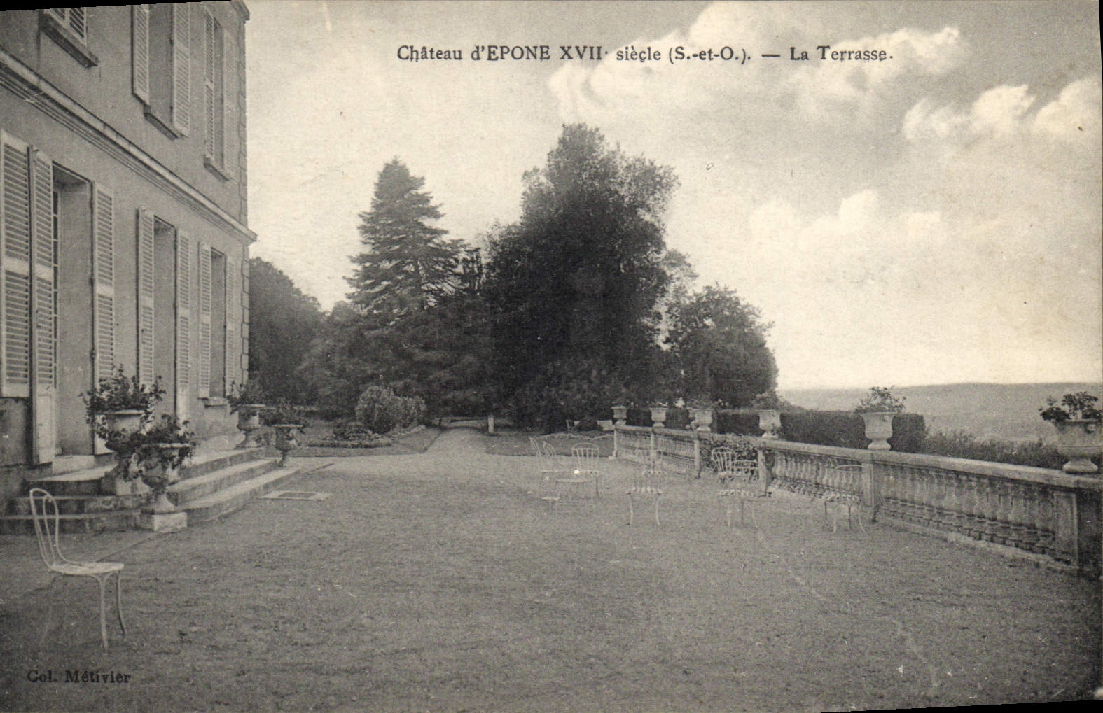 CPA Epone Chateau d'Epone XVII siecle (S et O) La Terrasse