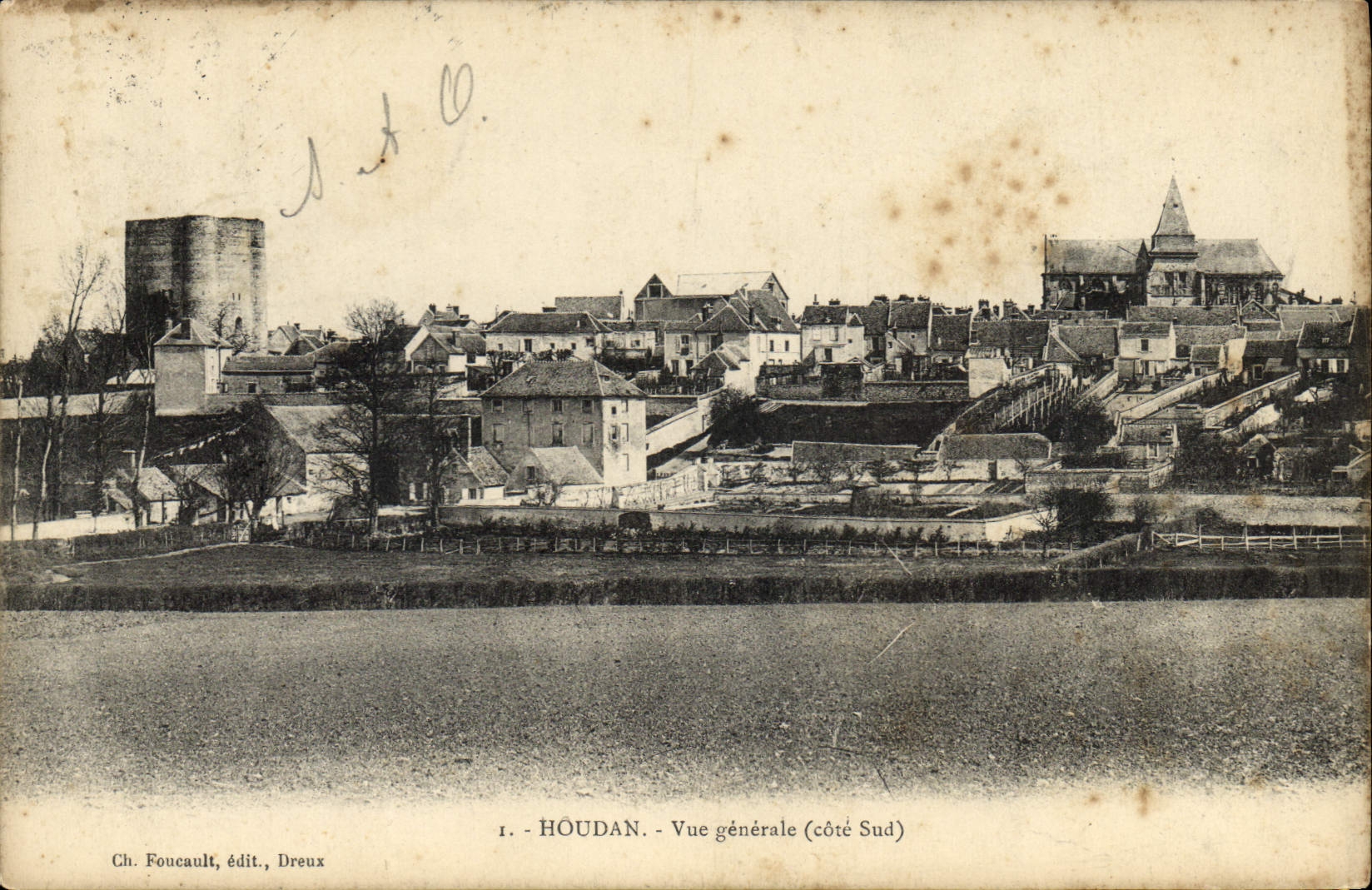 CPA Houdan Vue generale (cote Sud)