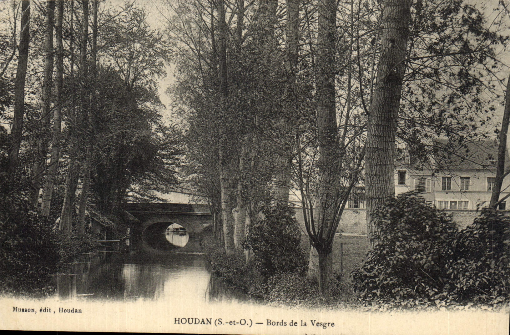 CPA Houdan (S et O) Bords de la Vesgre