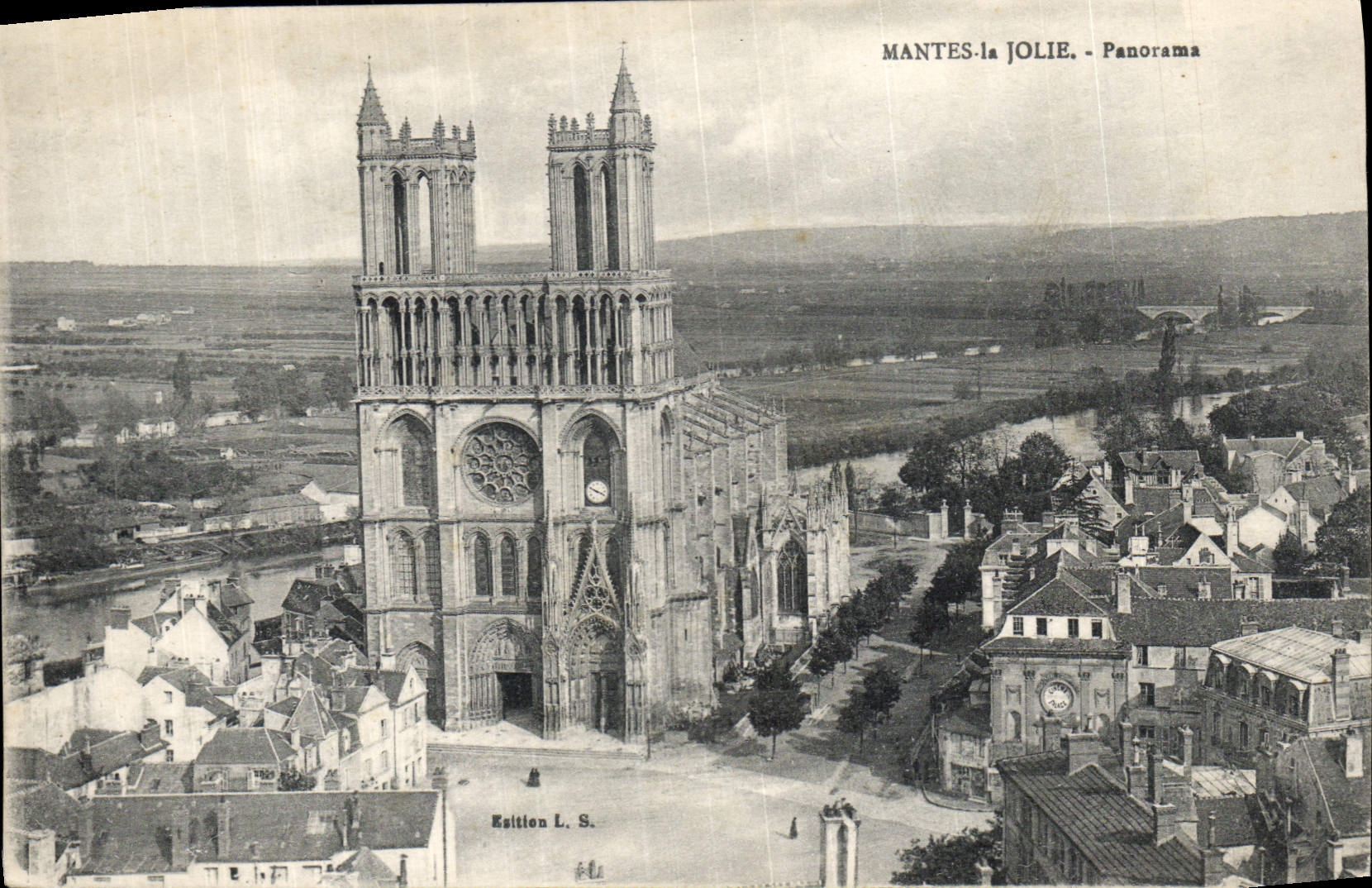 CPA Mantes la Jolie Panorama