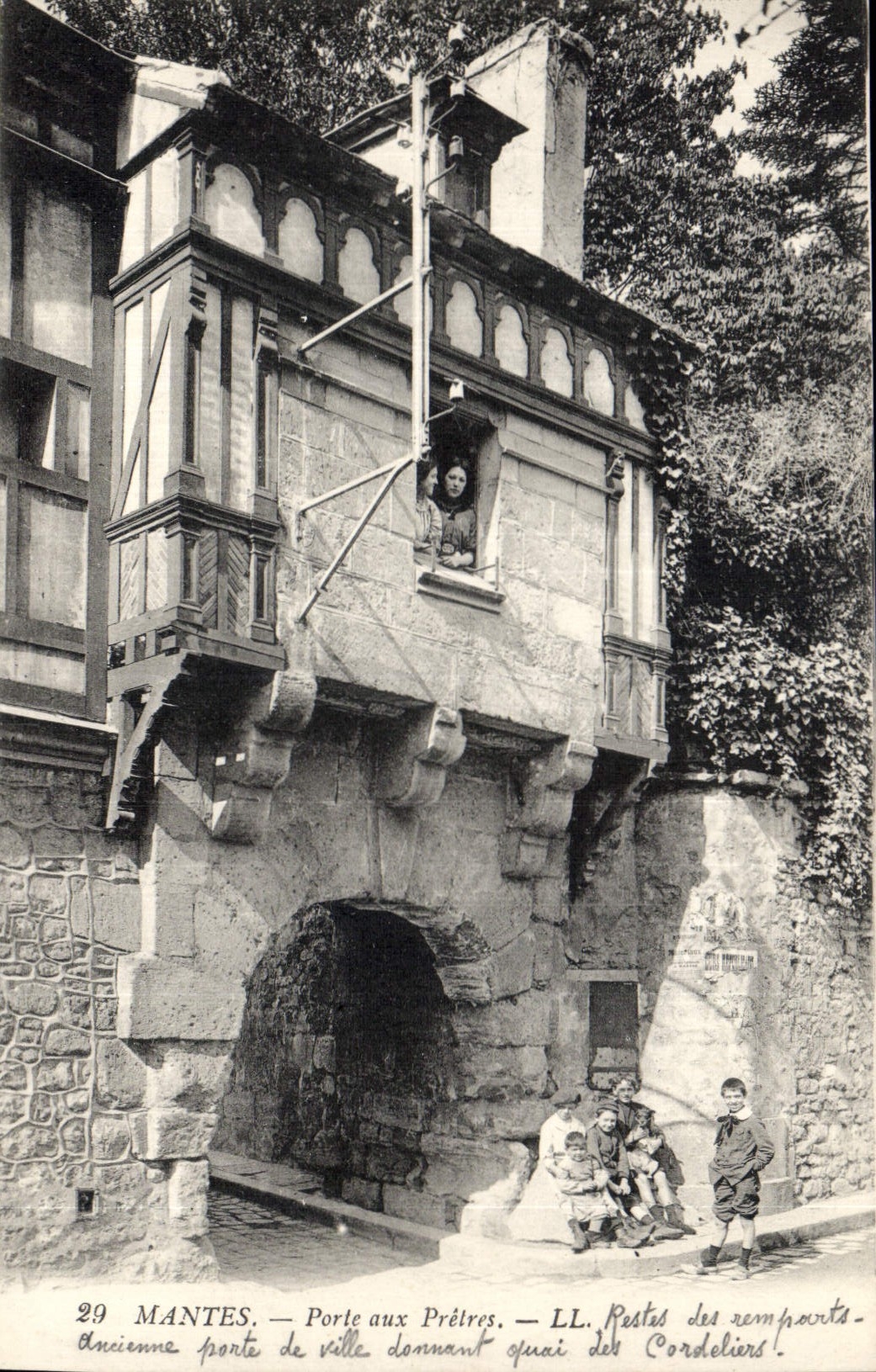 CPA Mantes Porte aux Pretres