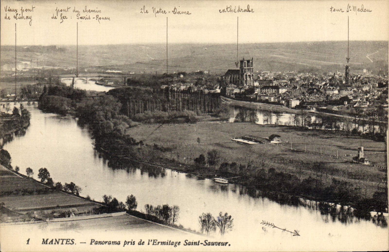 CPA Mantes Panorama pris de l'Ermitage Saint Sauveur