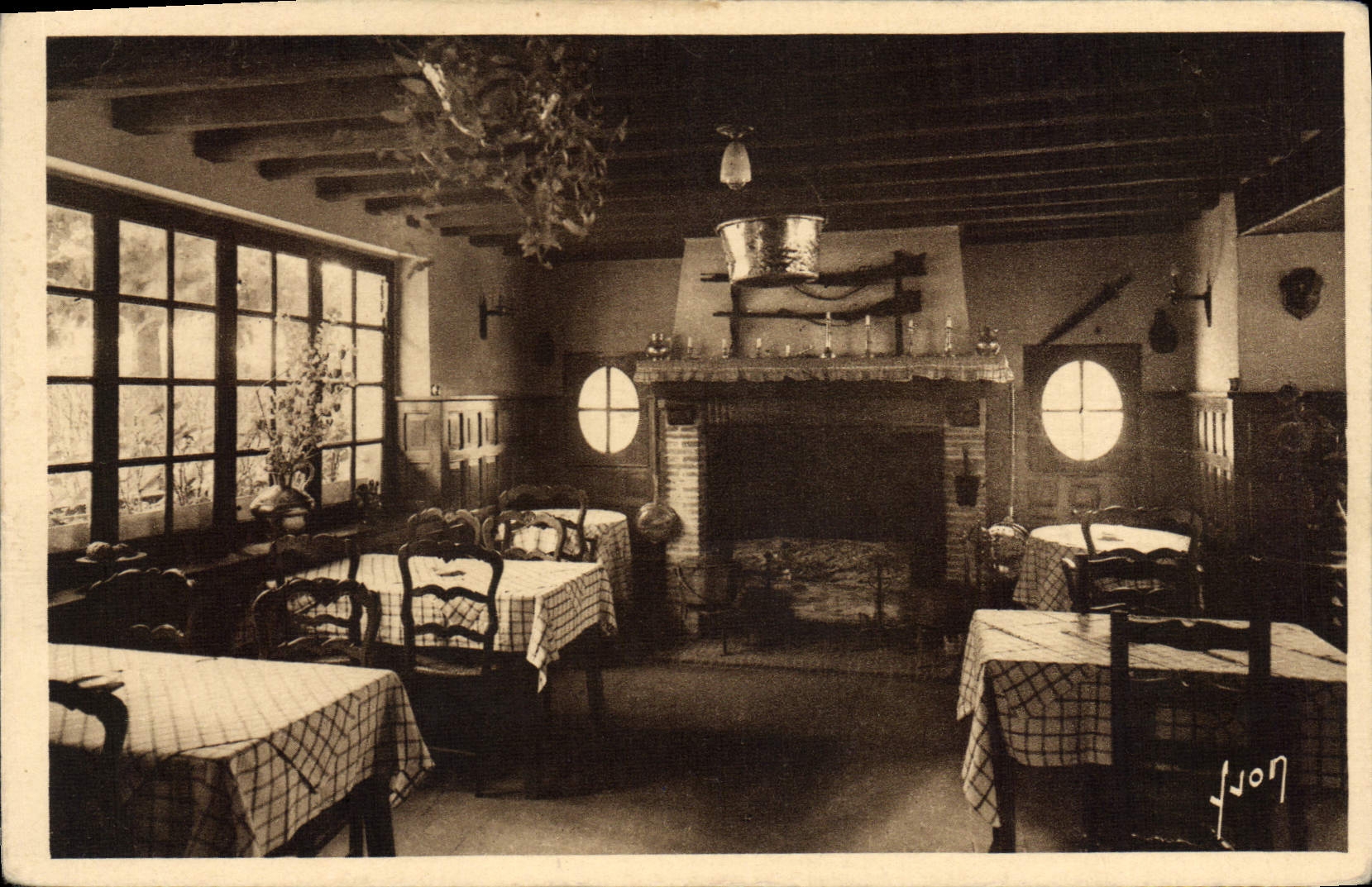 CPA Ponchartrain (S et O ) L'Aubercade Un coin de la Salle a manger