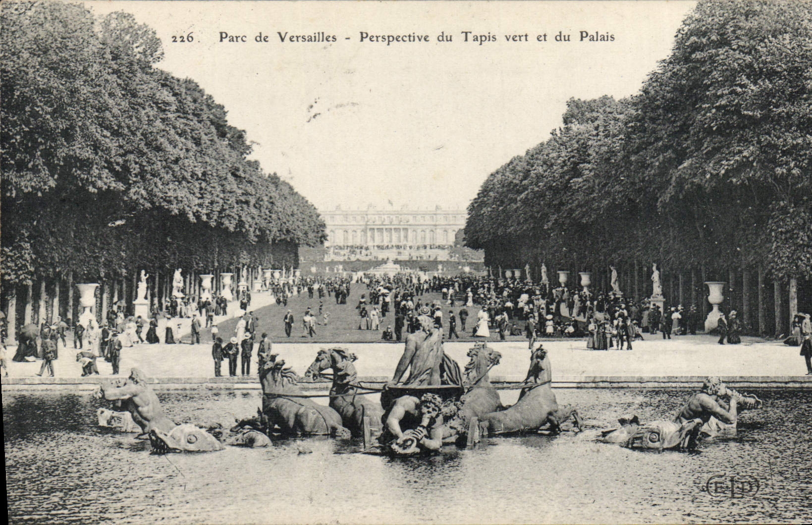 CPA Versailles Parc de Versailles Perspective du Tapis vert et du Palais