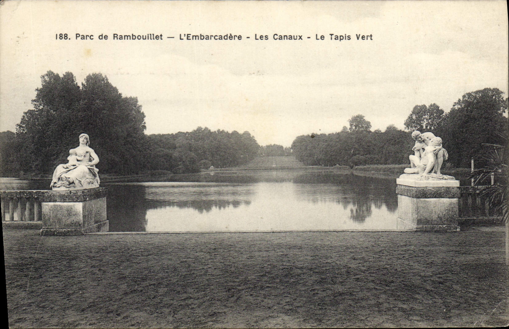 CPA Parc de Rambouillet L'Embarcadere Les Canaux Le Tapis Vert