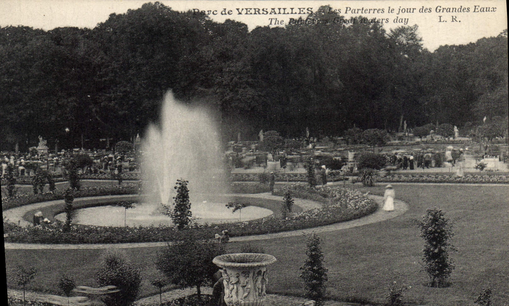 CPA Versailles Parc de Versailles Les Parterres le jour des Grandes Eaux