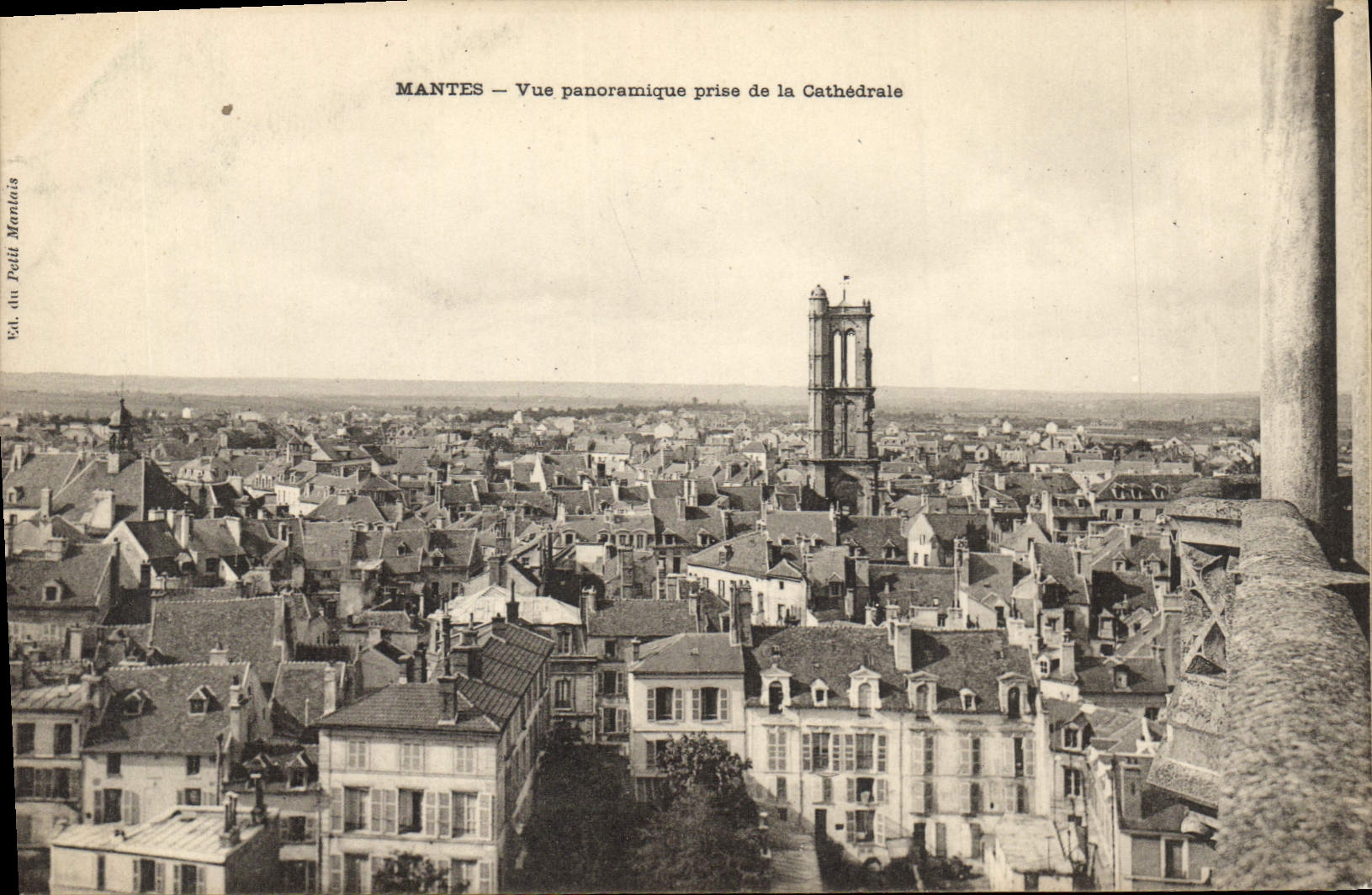 CPA Mantes Vue panoramique prise de la Cathedrale