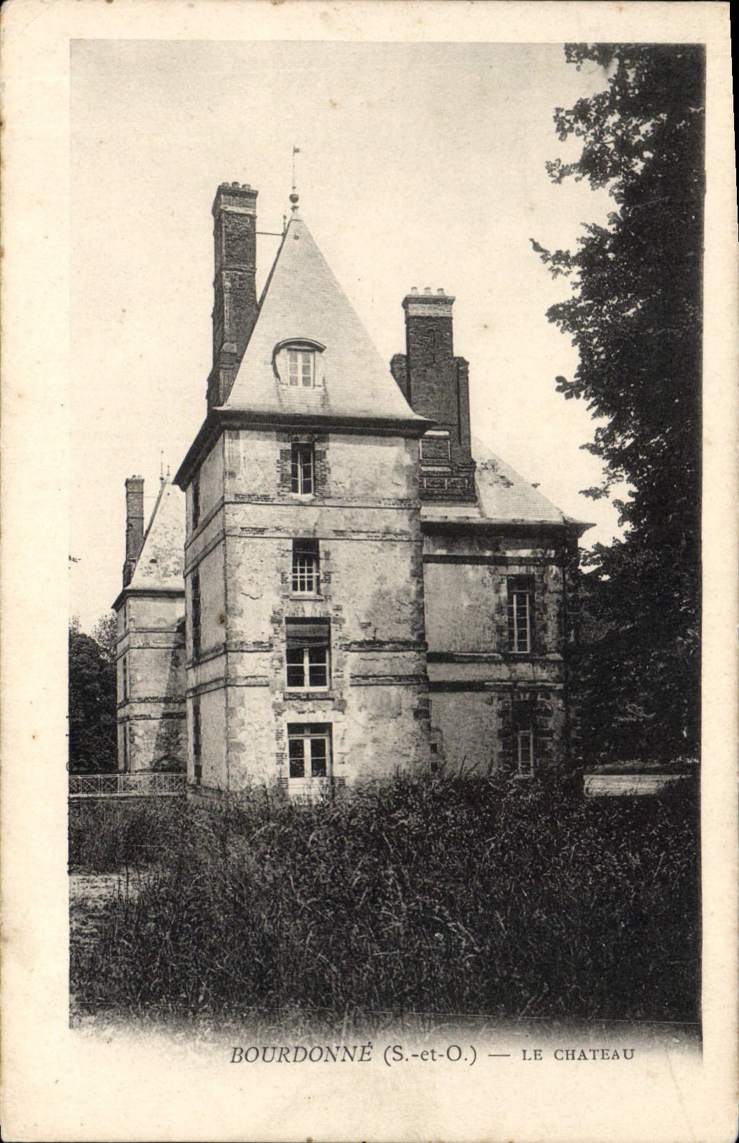 CPA Bourdonne (S et O) Le Chateau