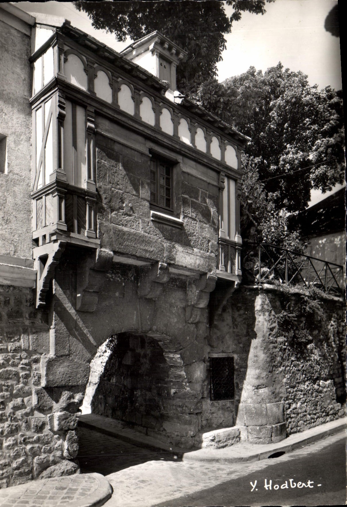 CPSM Mantes le Jolie (S et O) La Porte aux Pretres sur le quai des Cordeliers