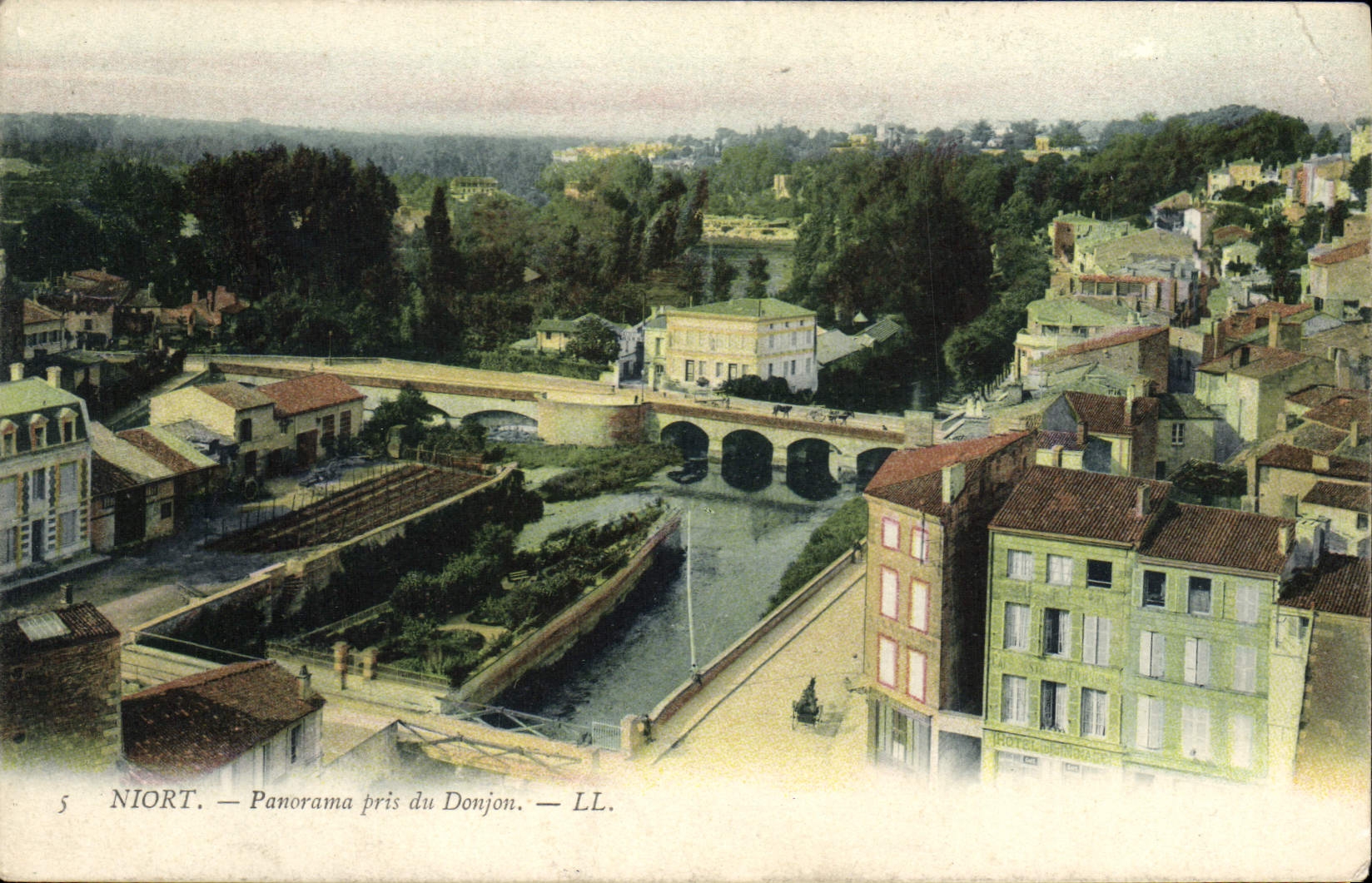 CPA Niort Panorama pris du Donjon