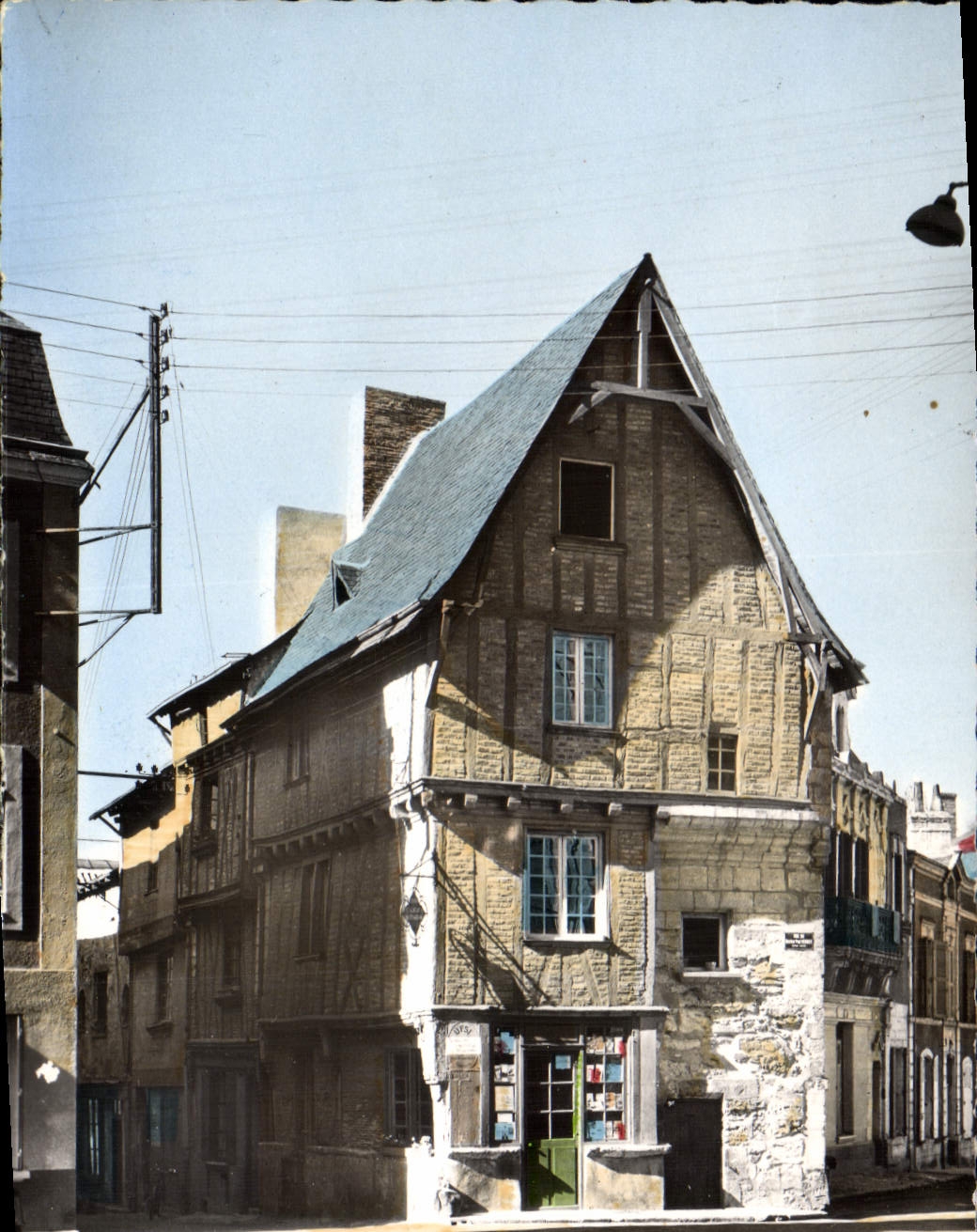 CPA Thouars (Deux Sevres) Maison du XVe Siecle (Siege du S I)