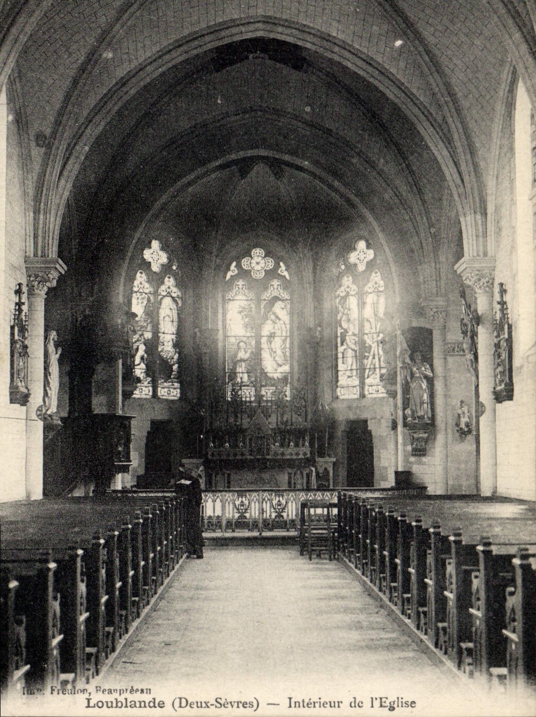 CPA Loublande (Deux Sevres) Interieur de l'Eglise